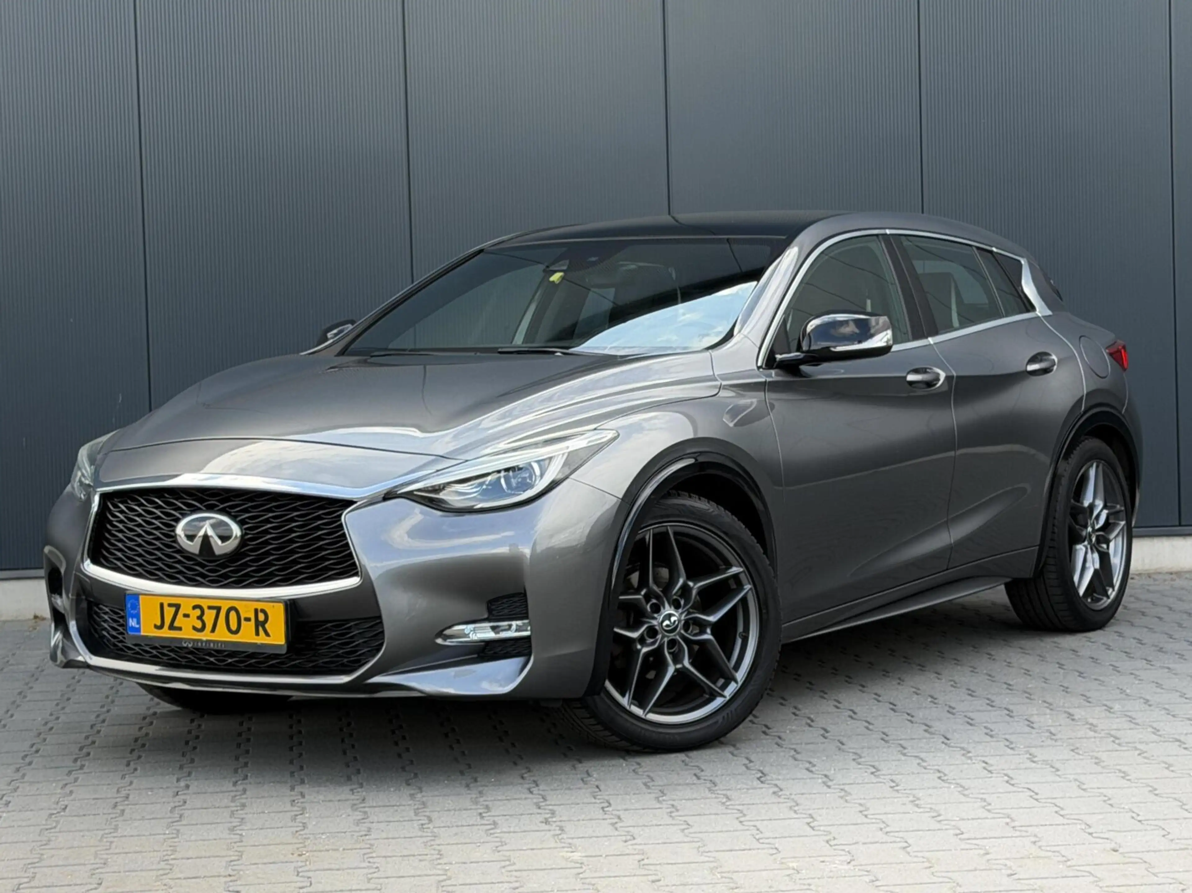 Infiniti Q30 S 1.6 Sport 2e Eig - Pano - Led - Bosé - Alcantara