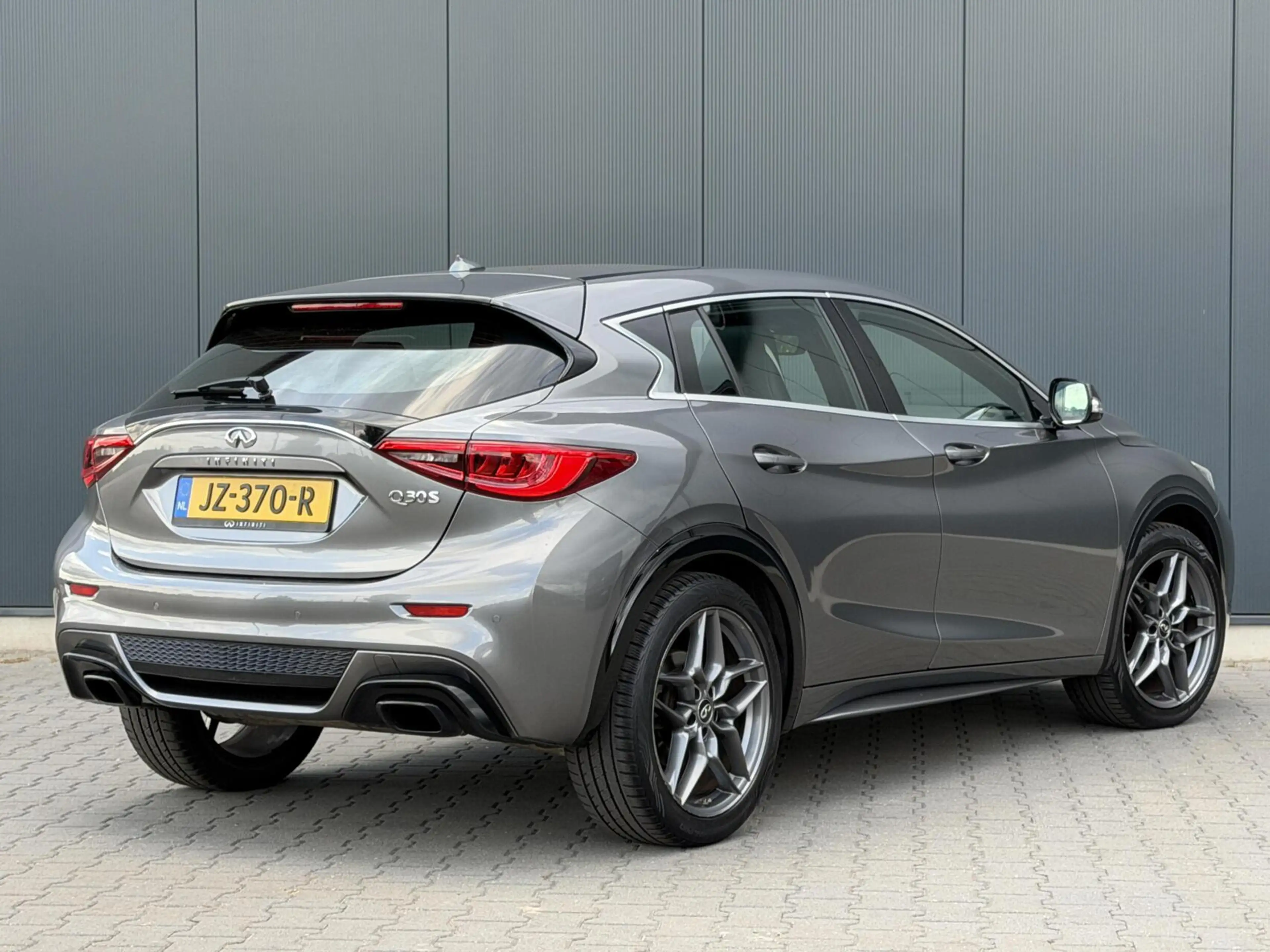 Infiniti Q30 S 1.6 Sport 2e Eig - Pano - Led - Bosé - Alcantara — photo 4