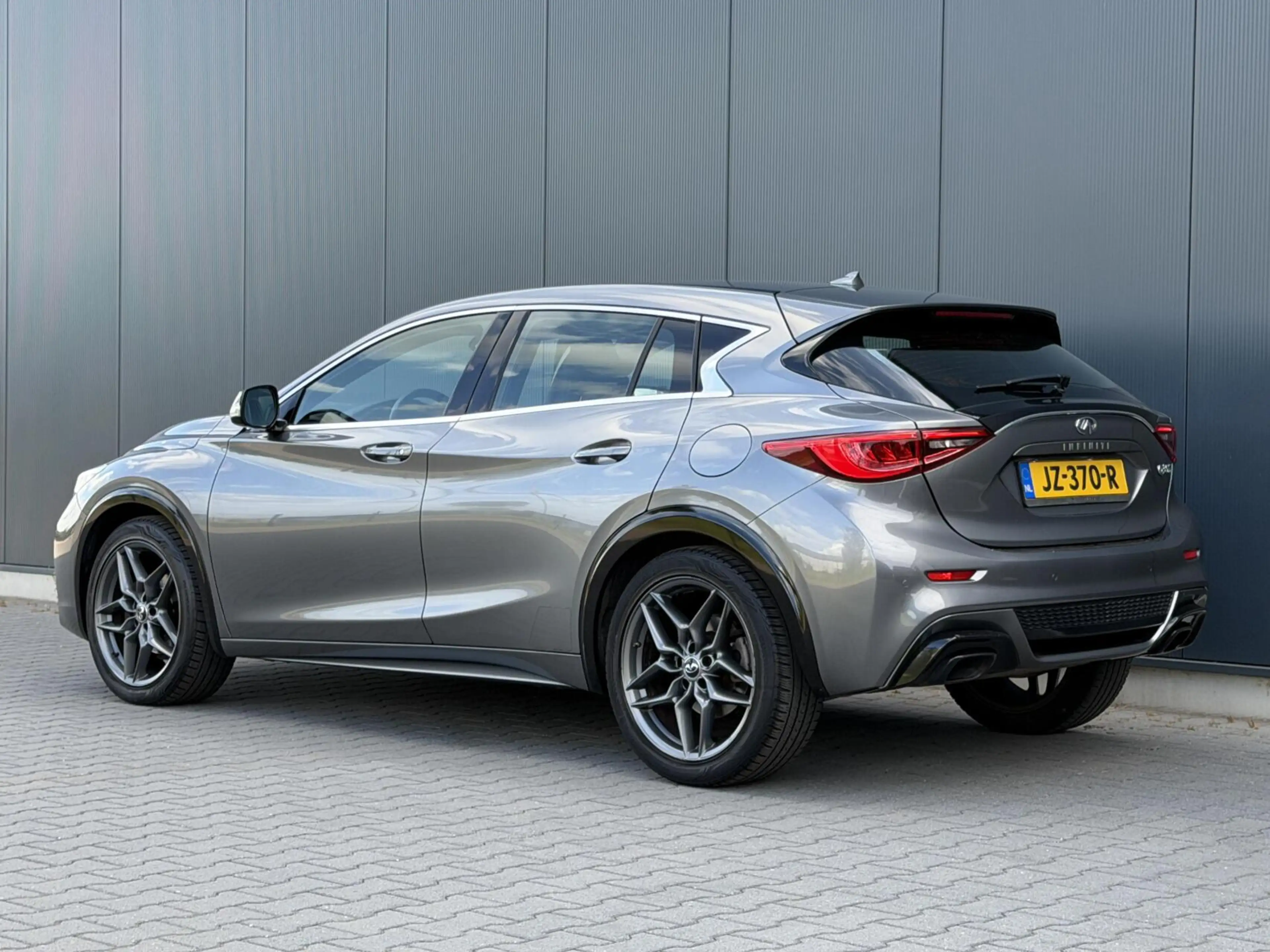 Infiniti Q30 S 1.6 Sport 2e Eig - Pano - Led - Bosé - Alcantara — photo 11