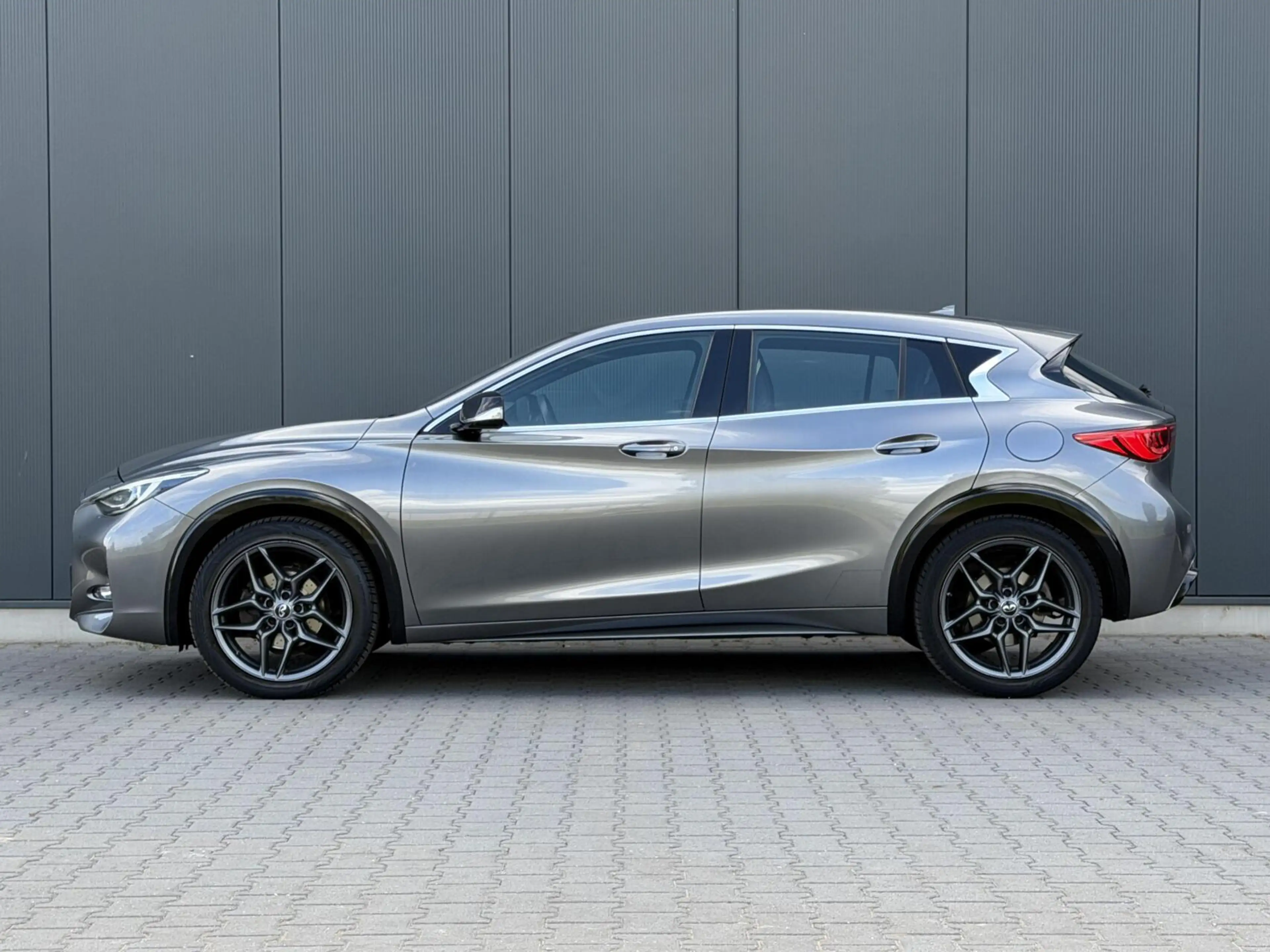 Infiniti Q30 S 1.6 Sport 2e Eig - Pano - Led - Bosé - Alcantara — photo 9
