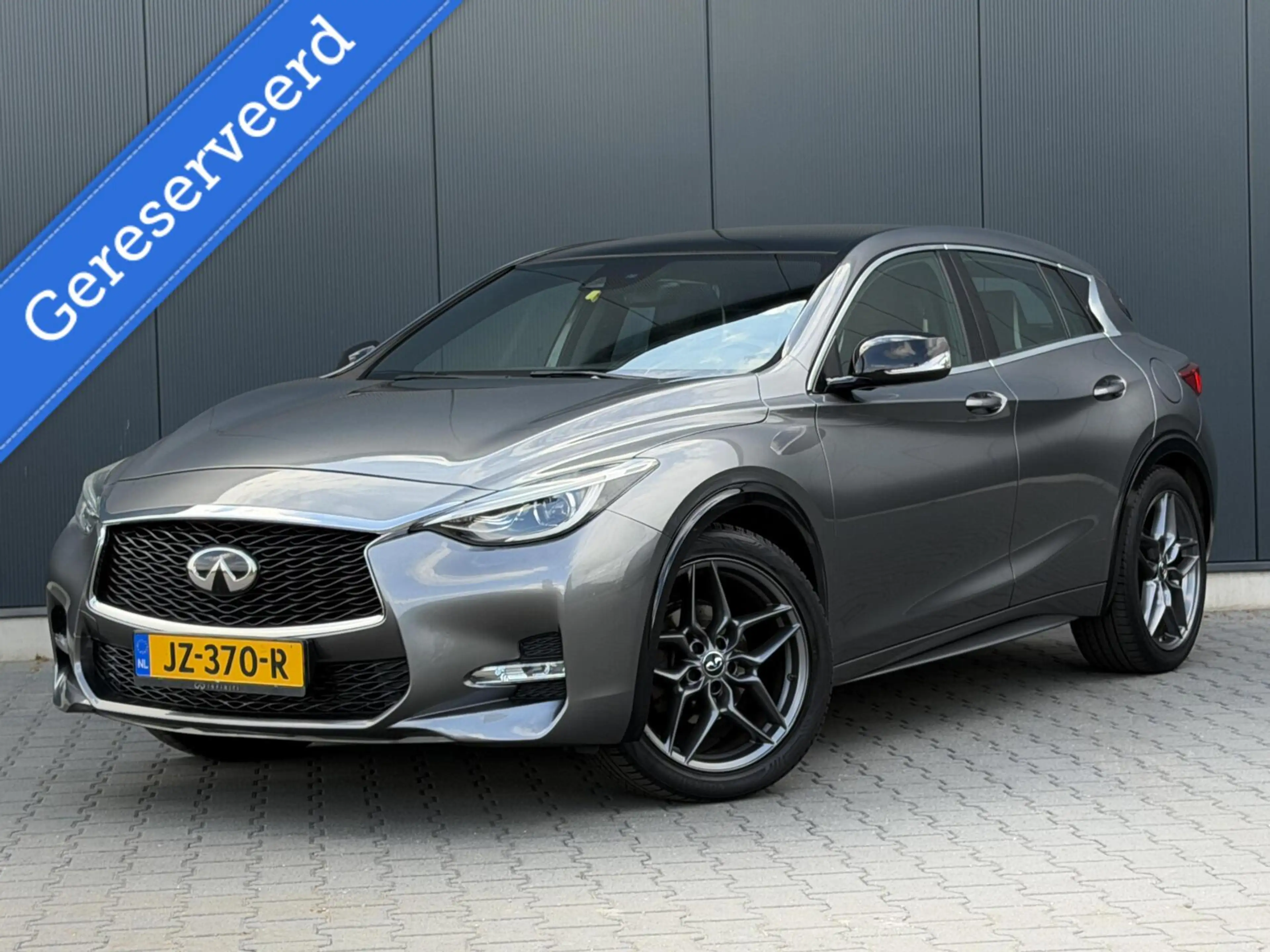 Infiniti Q30 S 1.6 Sport 2e Eig - Pano - Led - Bosé - Alcantara
