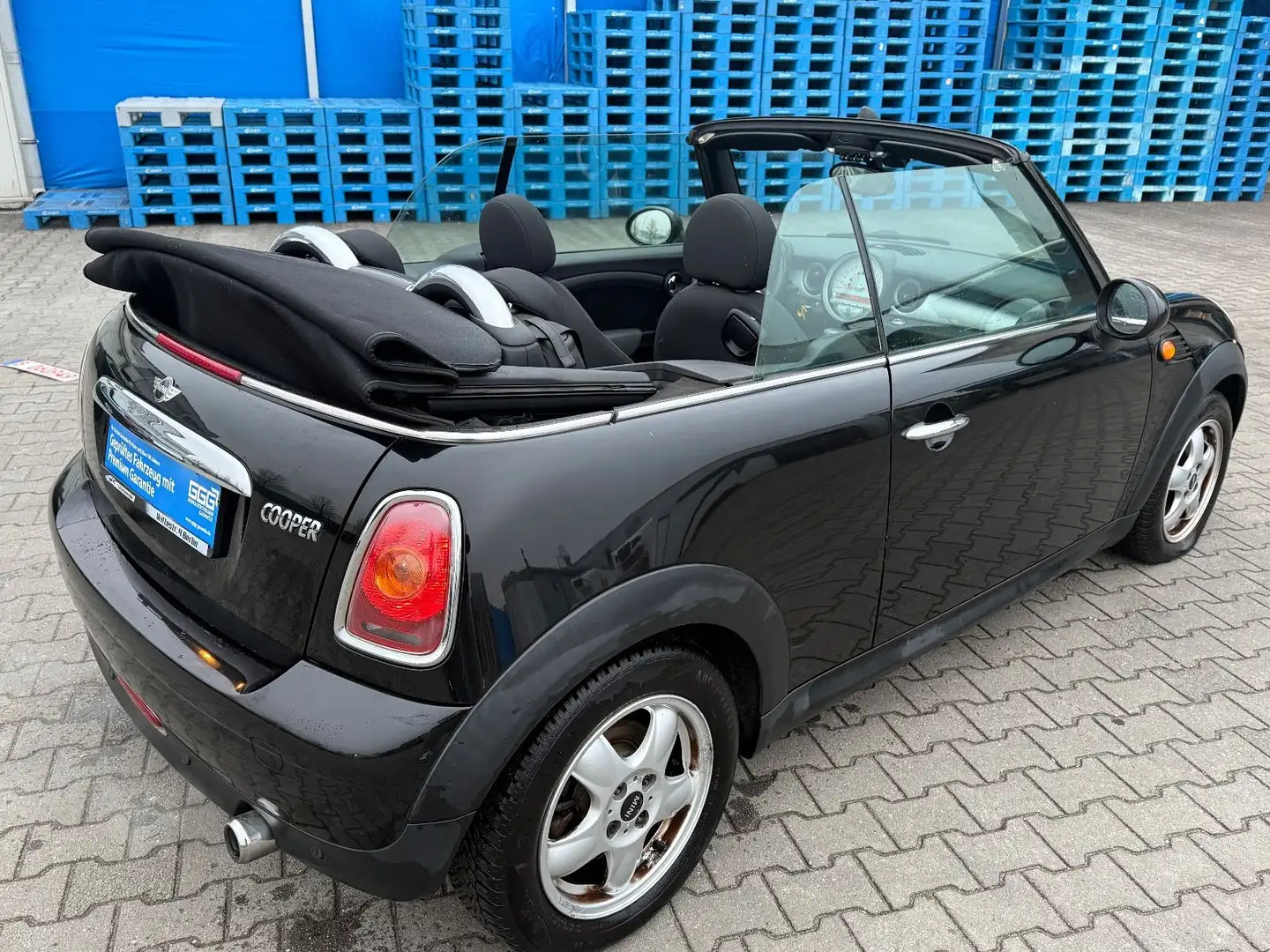 MINI Cooper Cabrio Schwarz - 2