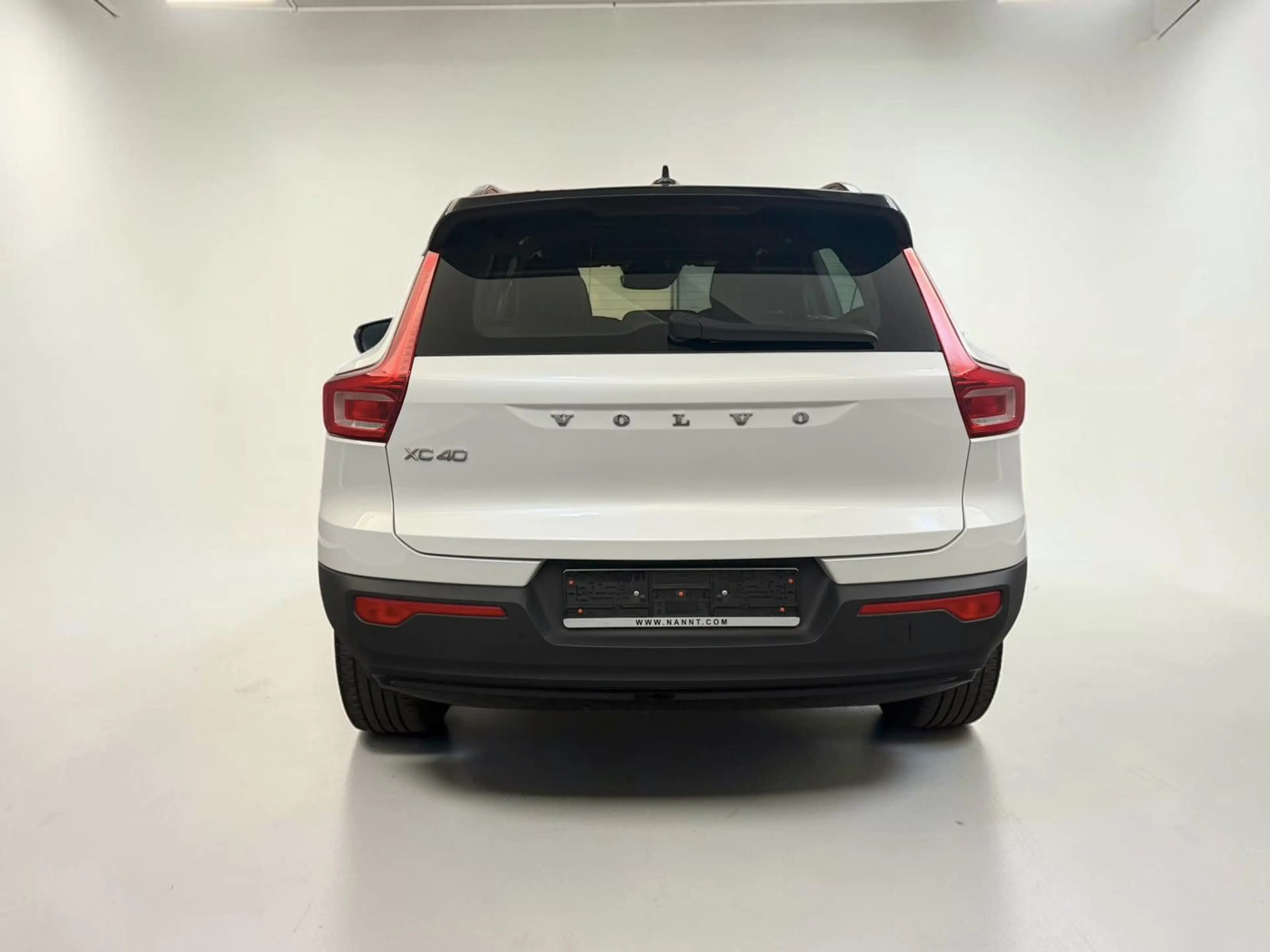 Volvo XC40 R Design Recharge Plug XENIUM*LED*CARPLAY — photo 6