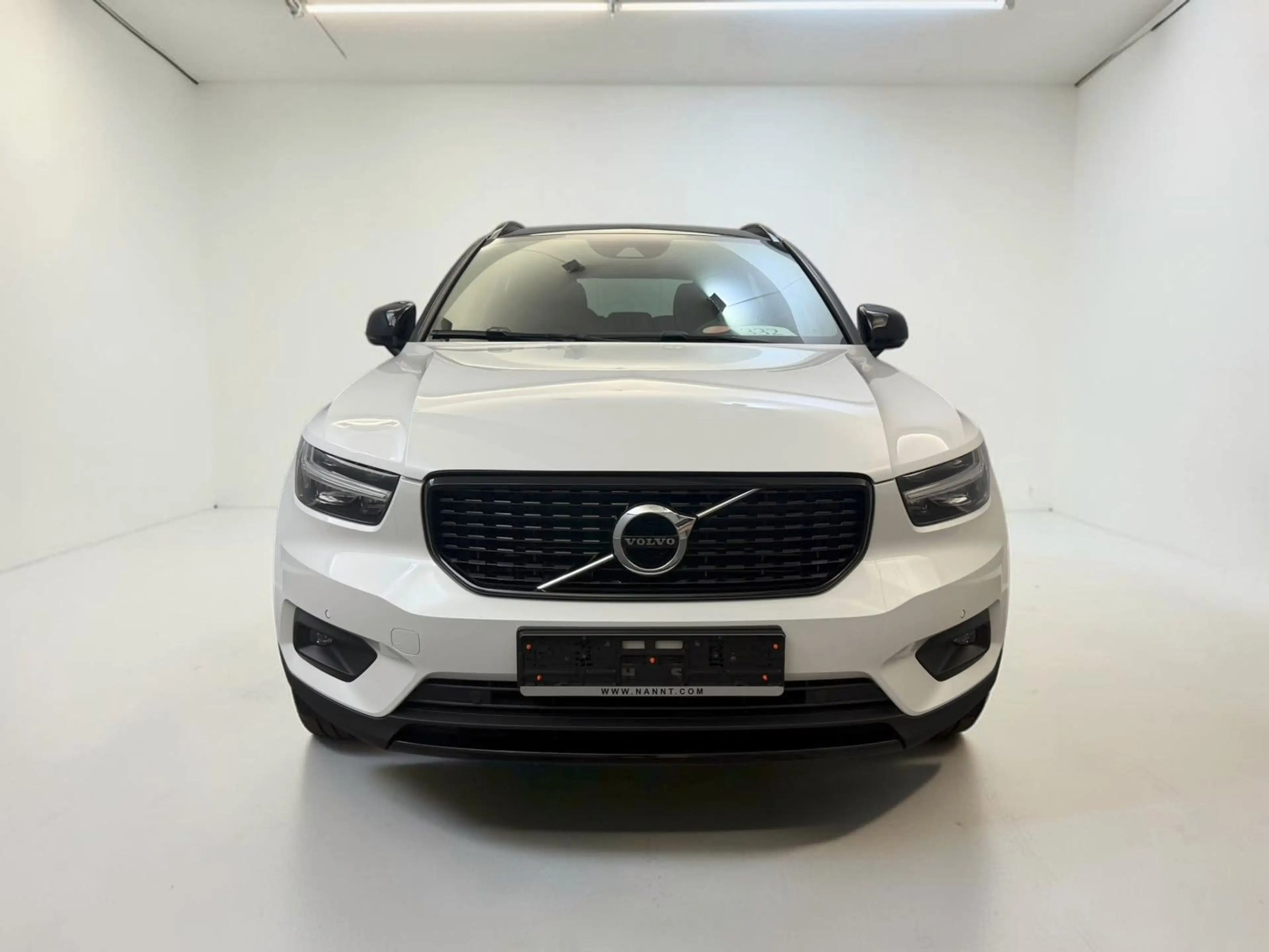 Volvo XC40 R Design Recharge Plug XENIUM*LED*CARPLAY — photo 2