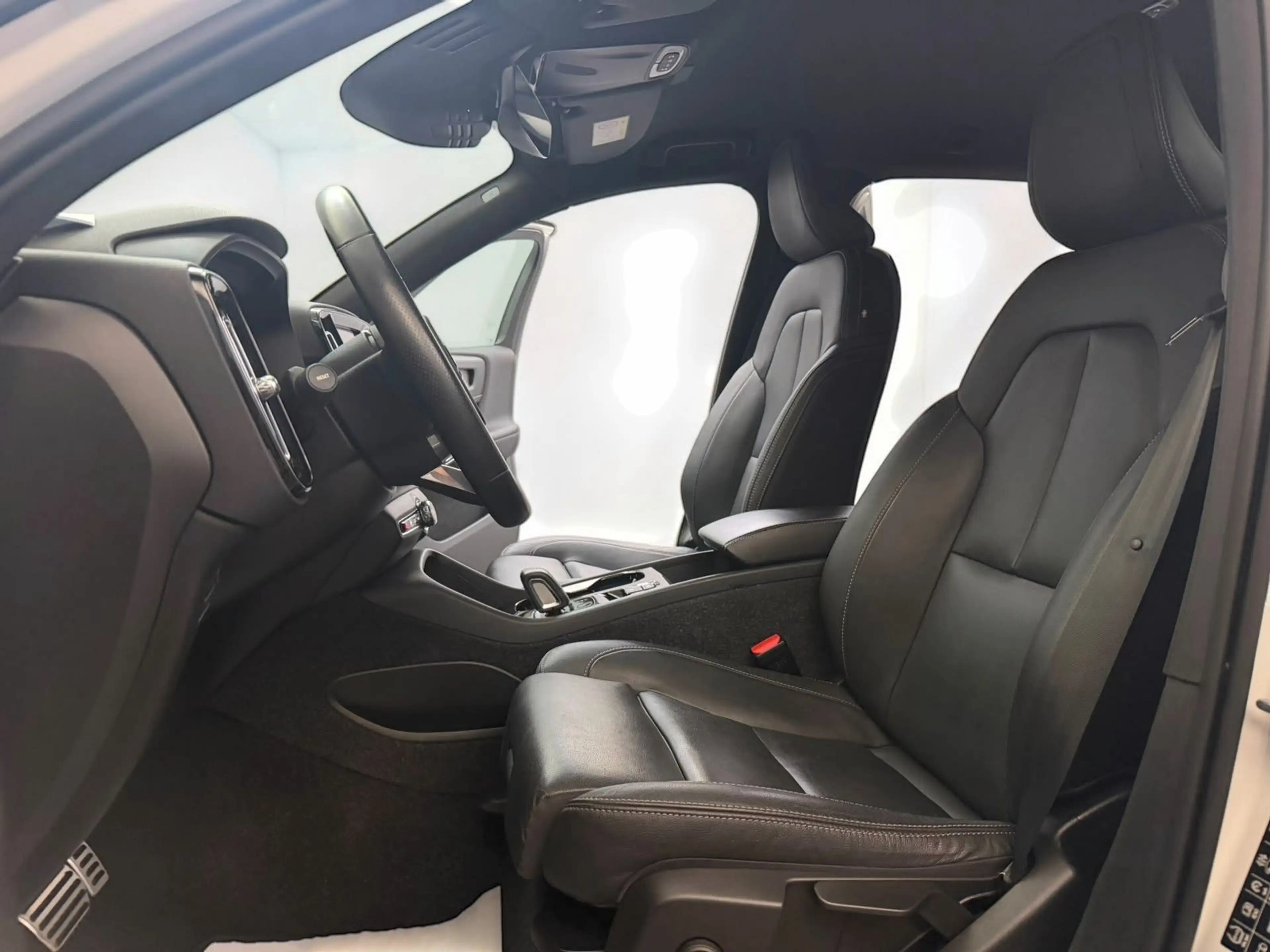 Volvo XC40 R Design Recharge Plug XENIUM*LED*CARPLAY — photo 10