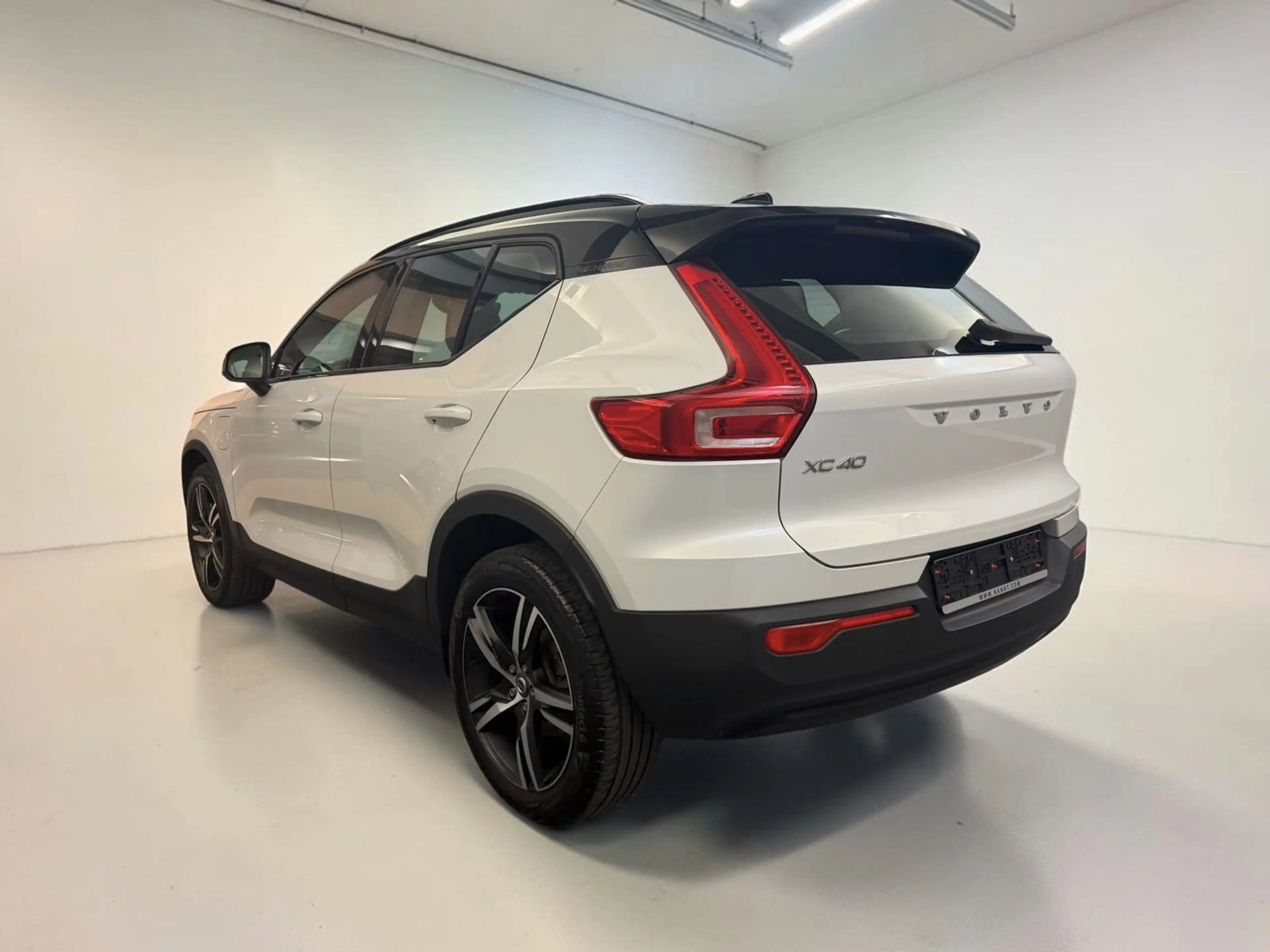 Volvo XC40 R Design Recharge Plug XENIUM*LED*CARPLAY — photo 5