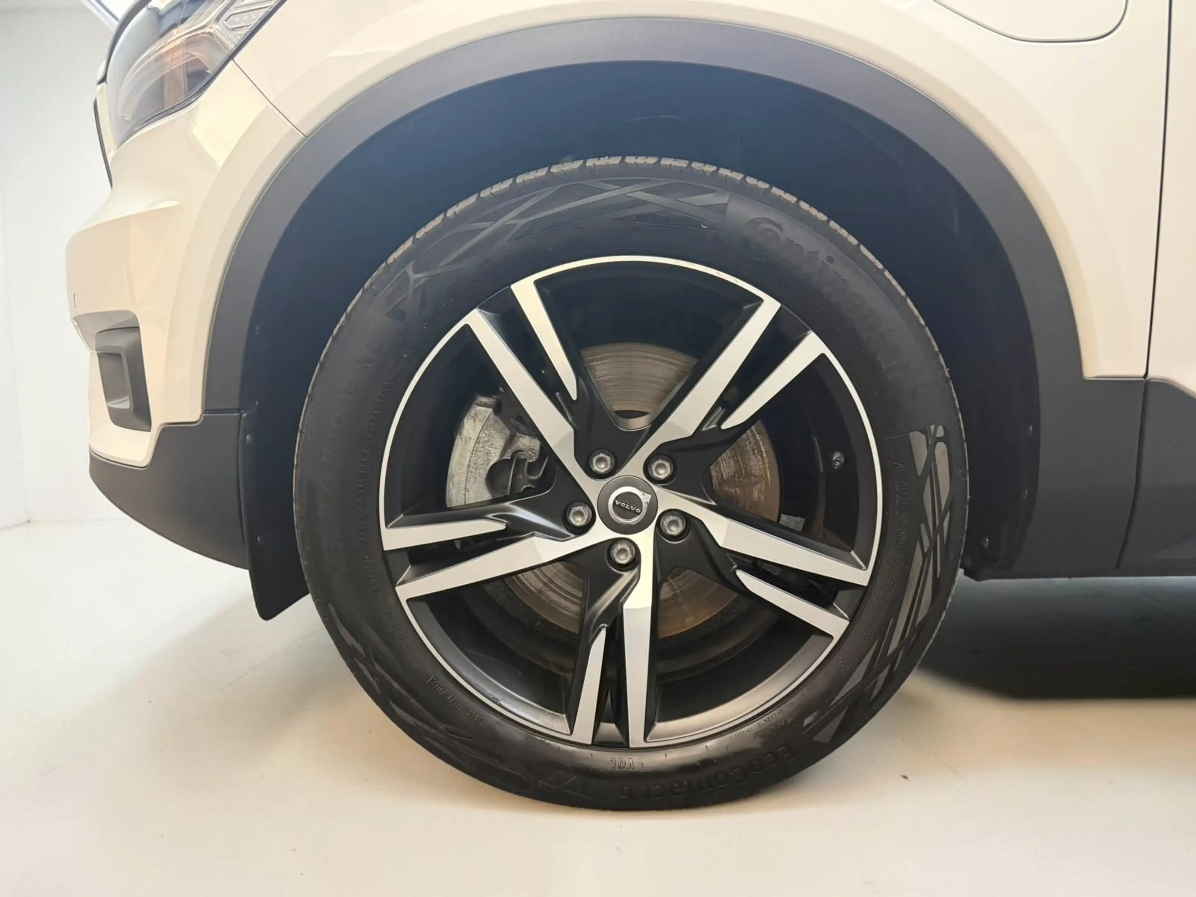 Volvo XC40 R Design Recharge Plug XENIUM*LED*CARPLAY — photo 4