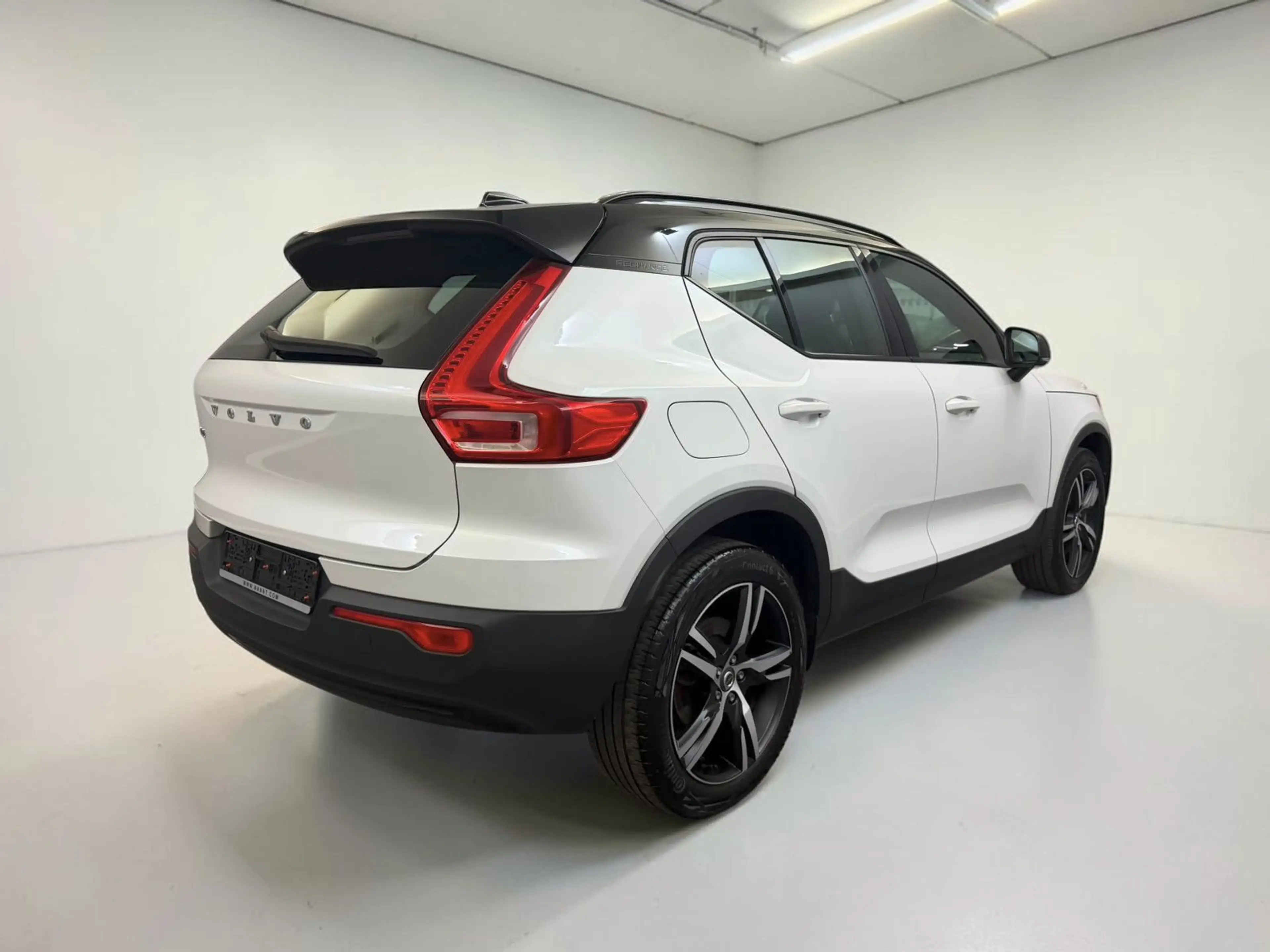 Volvo XC40 R Design Recharge Plug XENIUM*LED*CARPLAY — photo 7