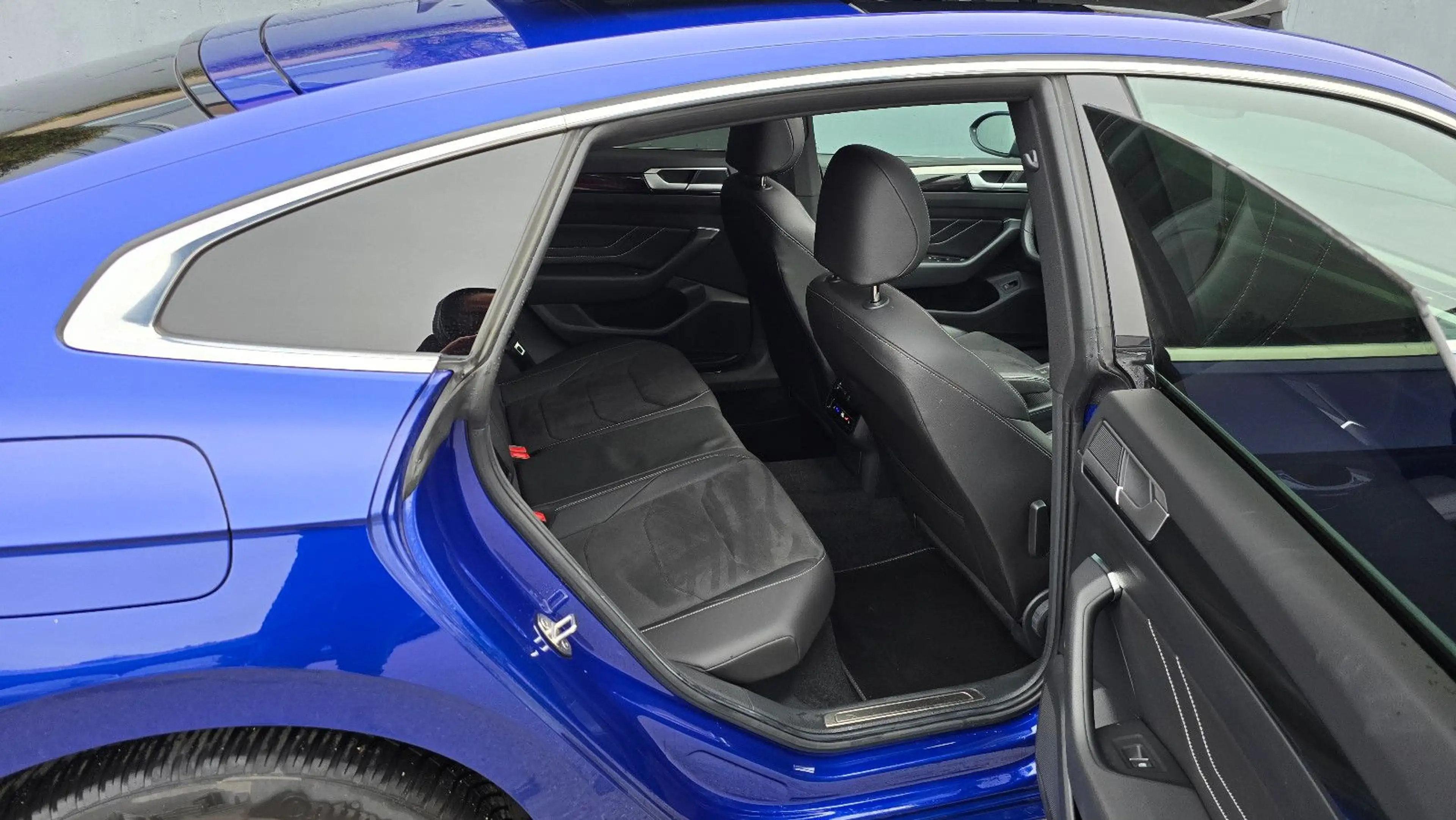 Volkswagen Arteon 2.0 TSI DSG 3 x R-Line Pano/ACC/Kamera — photo 8