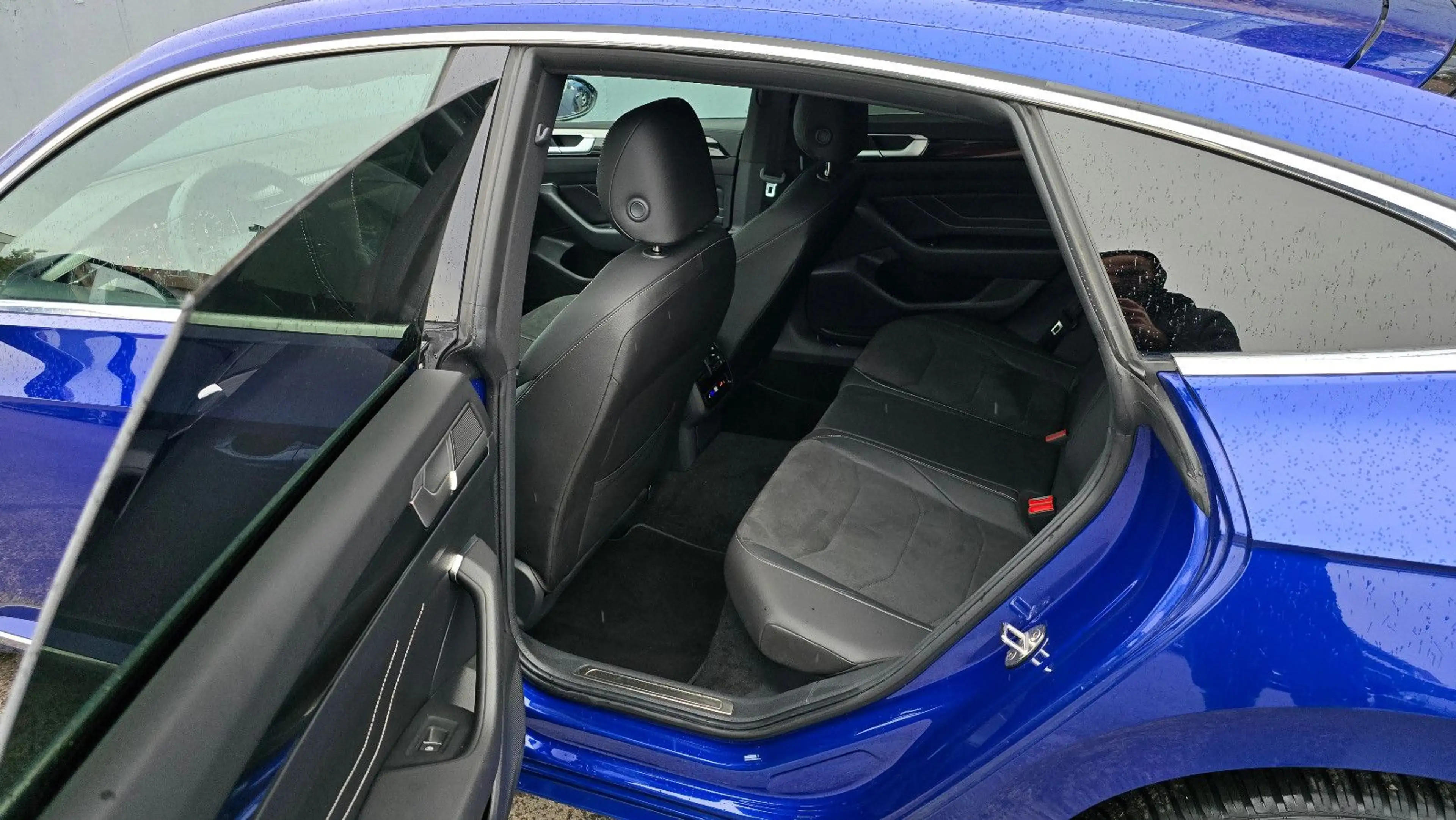Volkswagen Arteon 2.0 TSI DSG 3 x R-Line Pano/ACC/Kamera — photo 9