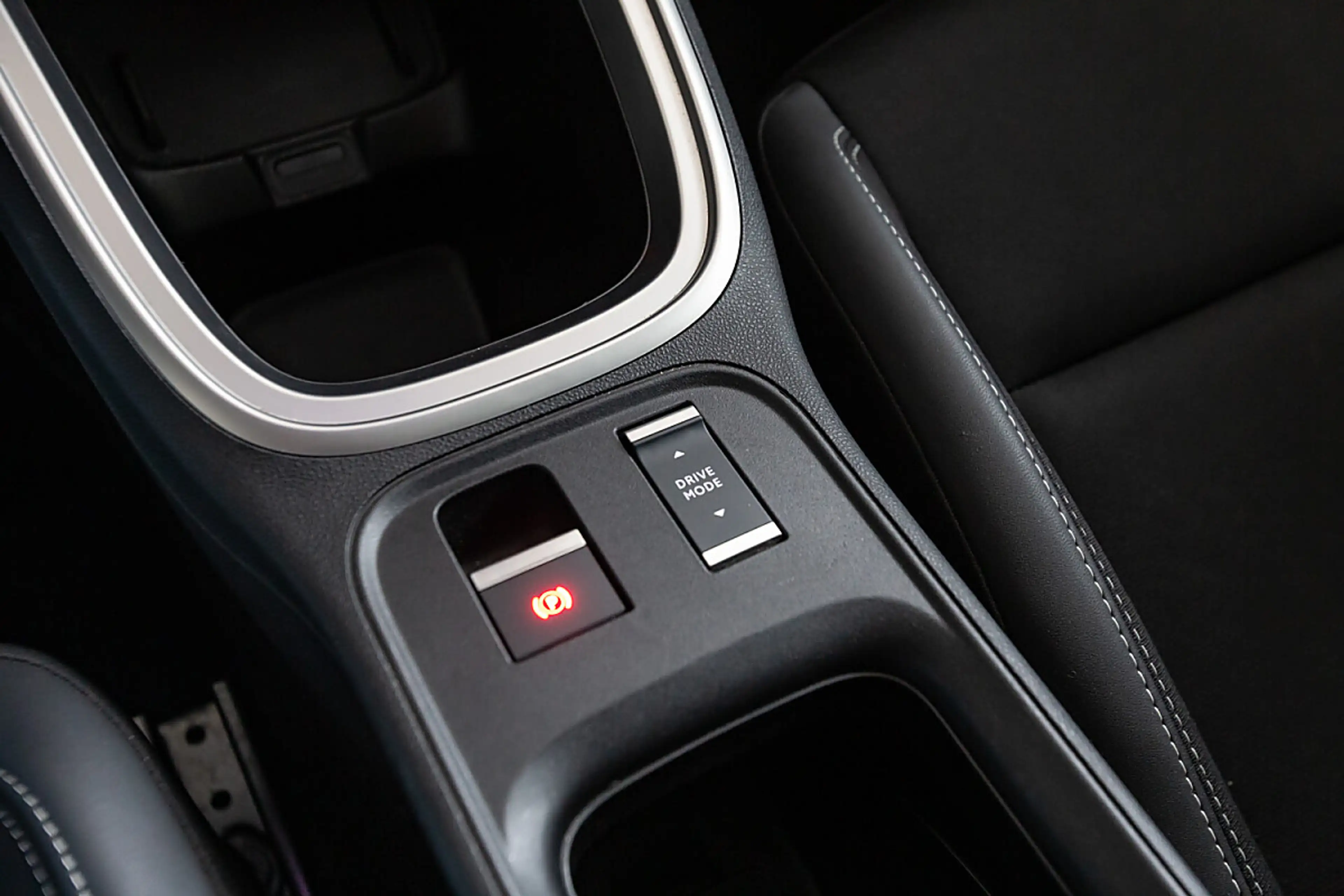 Jeep Avenger 1.2 Mild-Hybrid Summit Mild-Hybrid — photo 15