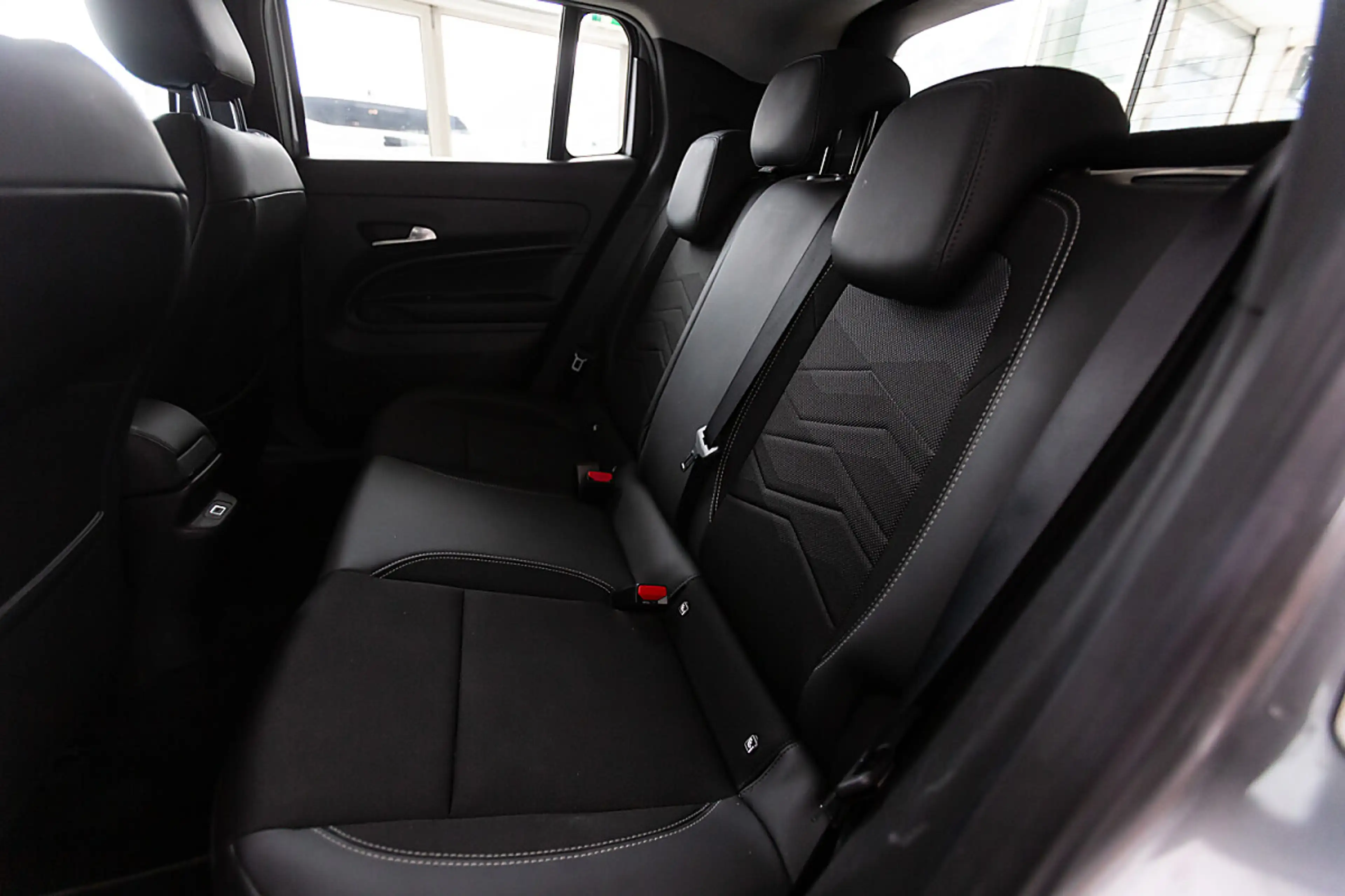 Jeep Avenger 1.2 Mild-Hybrid Summit Mild-Hybrid — photo 5