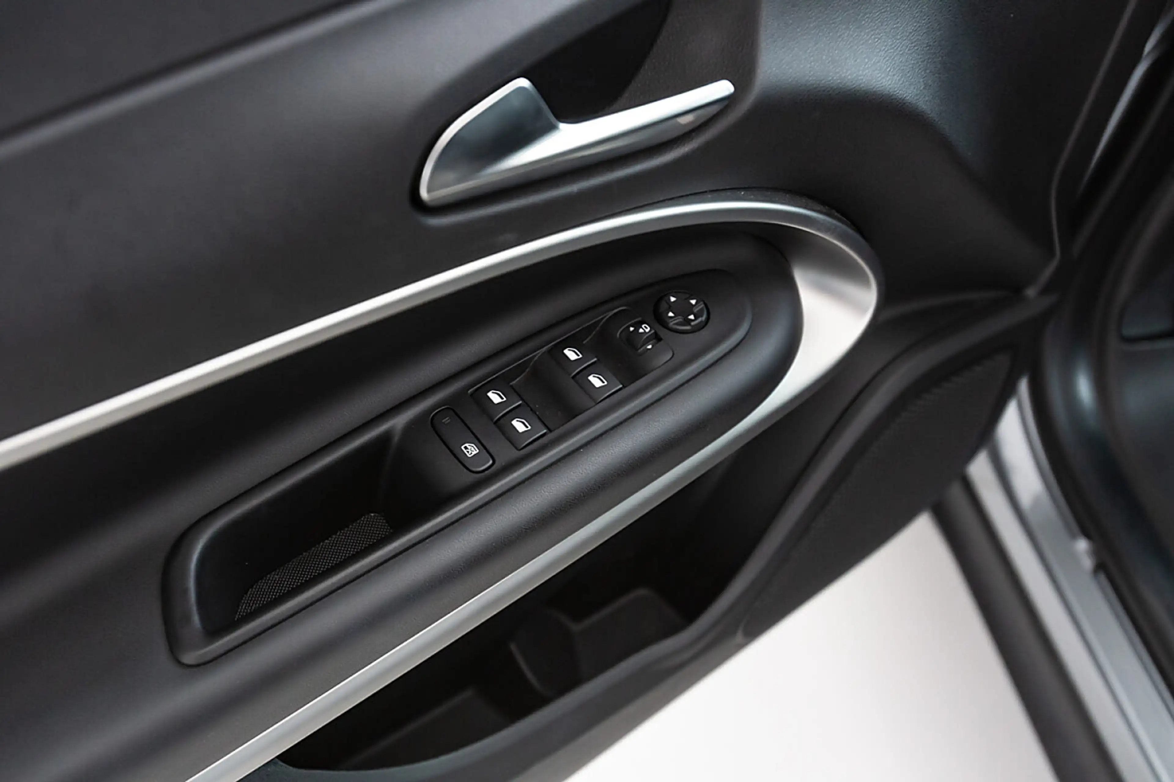 Jeep Avenger 1.2 Mild-Hybrid Summit Mild-Hybrid — photo 8