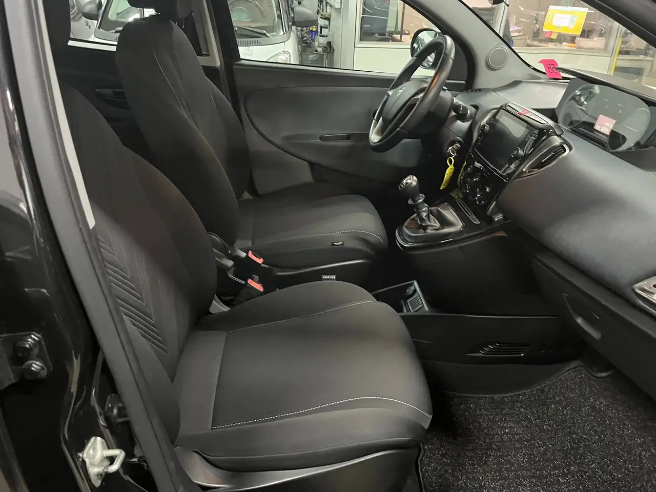 Lancia Ypsilon 2022 — фото 6