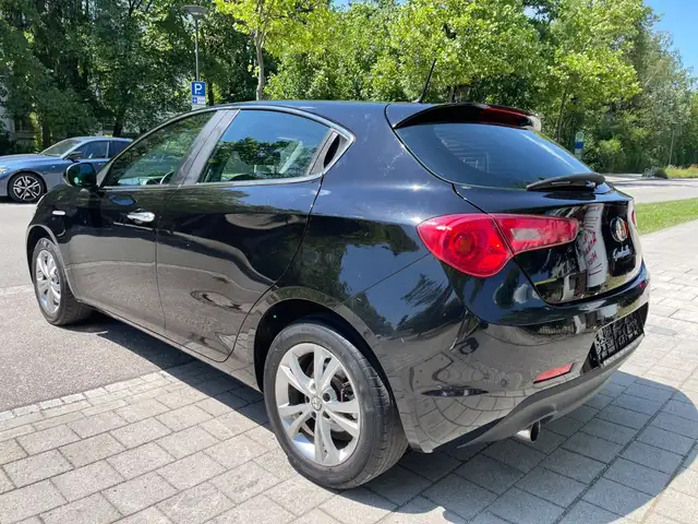 Alfa Romeo Giulietta view 5