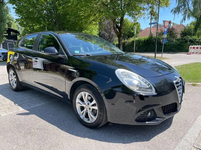 Alfa Romeo Giulietta main image