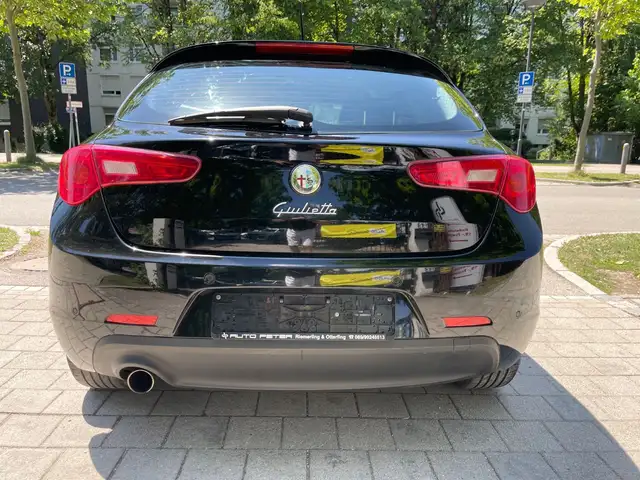 Alfa Romeo Giulietta view 4