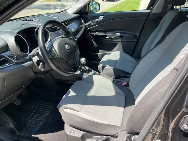 Alfa Romeo Giulietta view 9