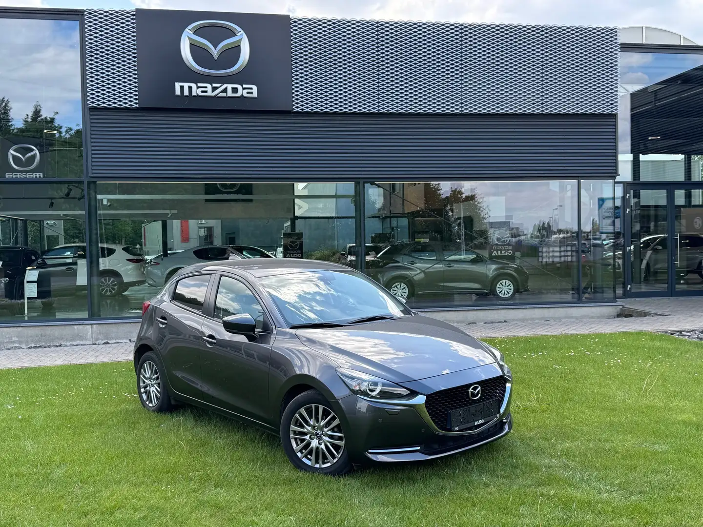 Mazda 2 1.5i Skyactiv-G Okinami AUTOMATIQUE Šedá - 1