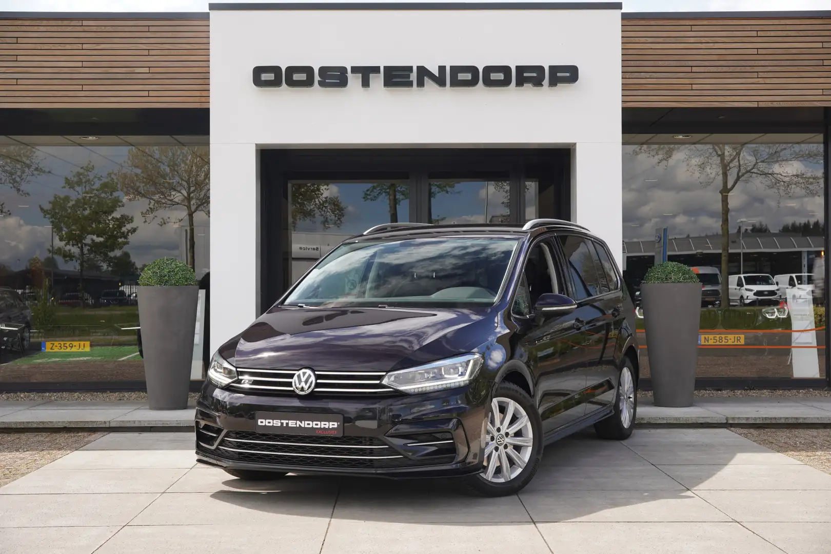 Volkswagen Touran 1.5TSI/150pk R-Line 7p DSG Automaat|2019|Navi|Keyl Zwart - 1