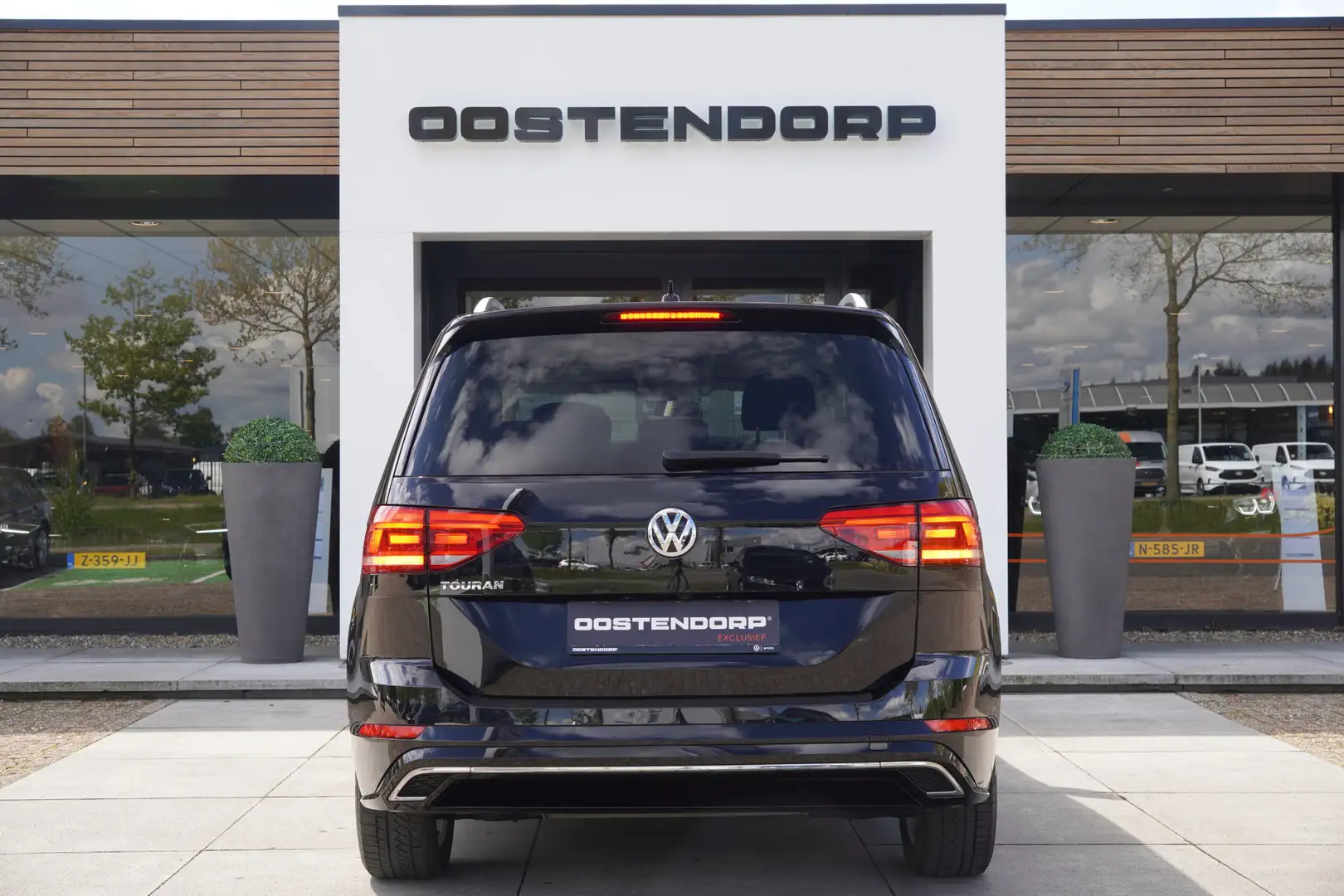 Volkswagen Touran 1.5TSI/150pk R-Line 7p DSG Automaat|2019|Navi|Keyl Zwart - 2