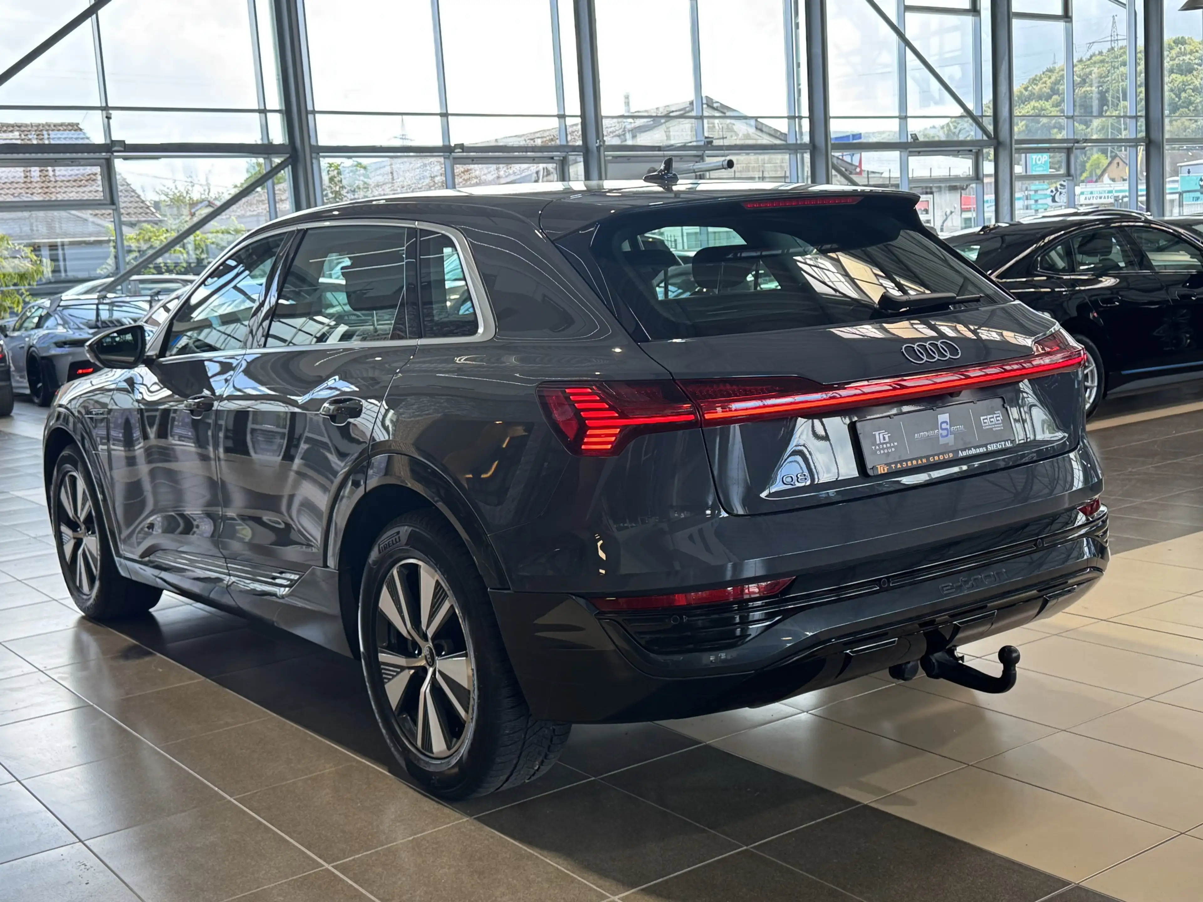 Audi Q8 e-tron 50 Quattro Advanced R.Cam Navi AHK SHZ — photo 11