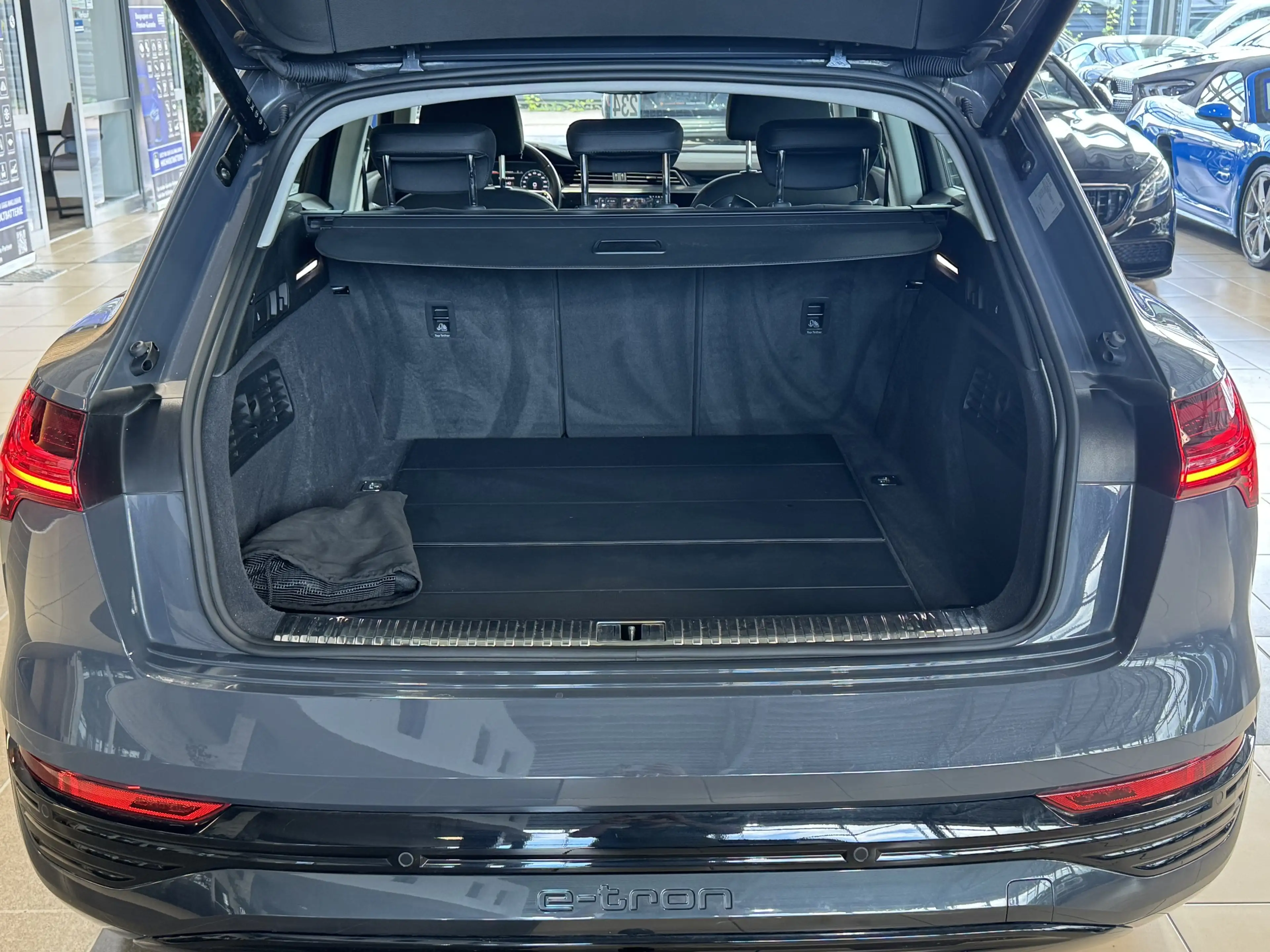 Audi Q8 e-tron 50 Quattro Advanced R.Cam Navi AHK SHZ — photo 8