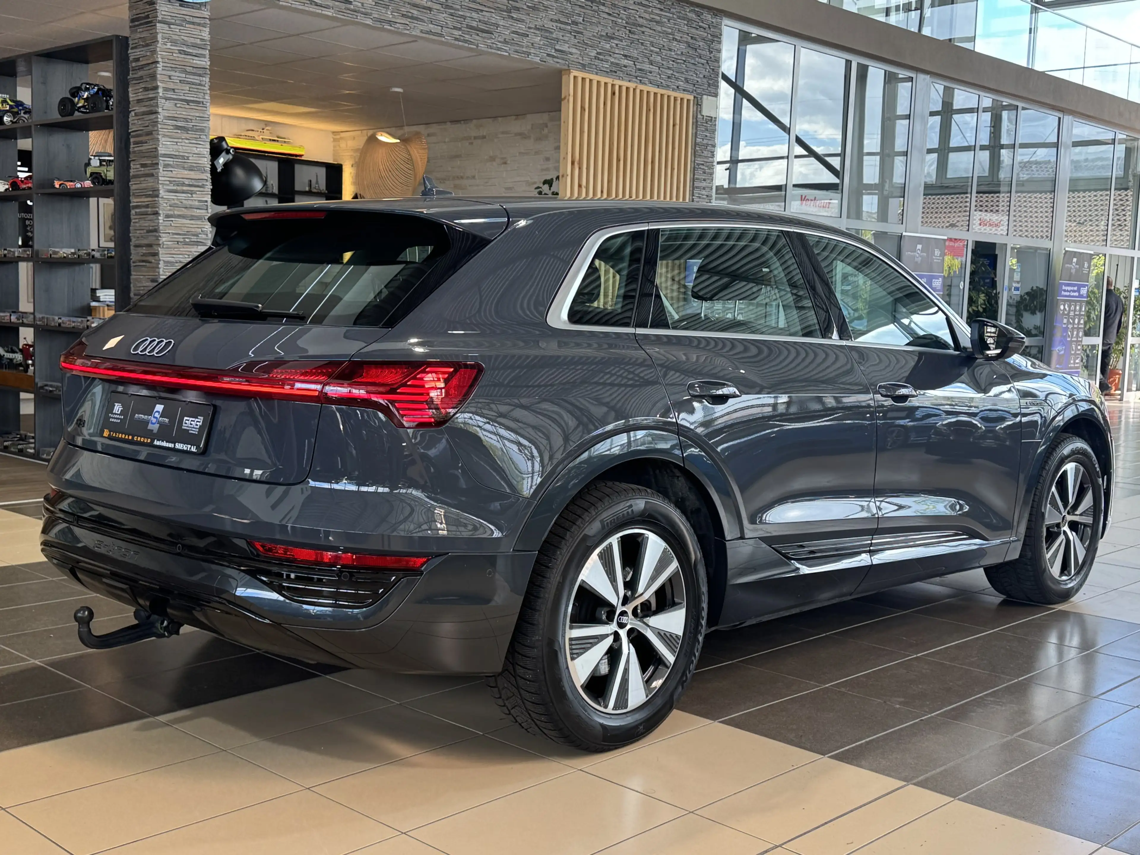 Audi Q8 e-tron 50 Quattro Advanced R.Cam Navi AHK SHZ — photo 6