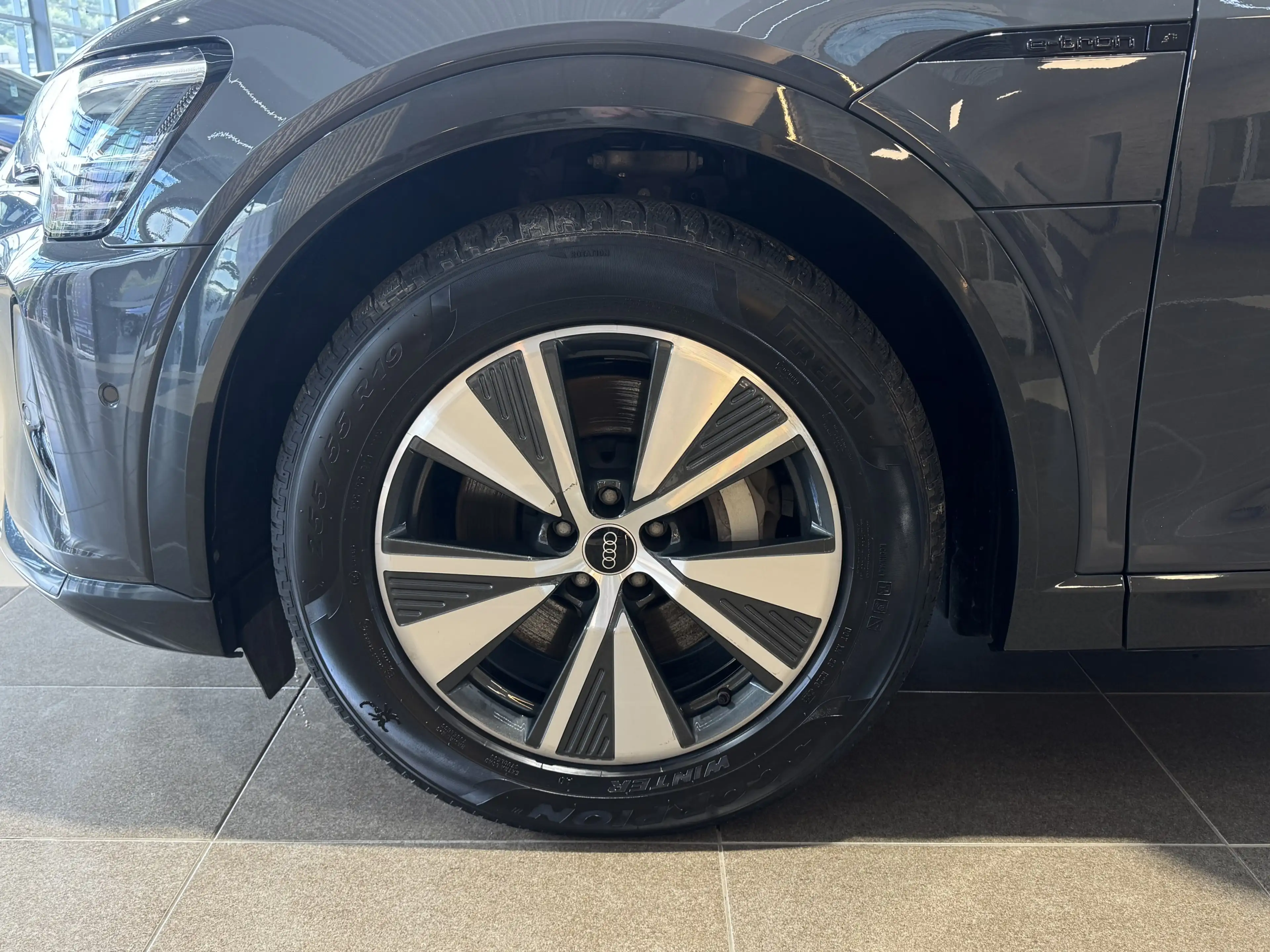 Audi Q8 e-tron 50 Quattro Advanced R.Cam Navi AHK SHZ — photo 13