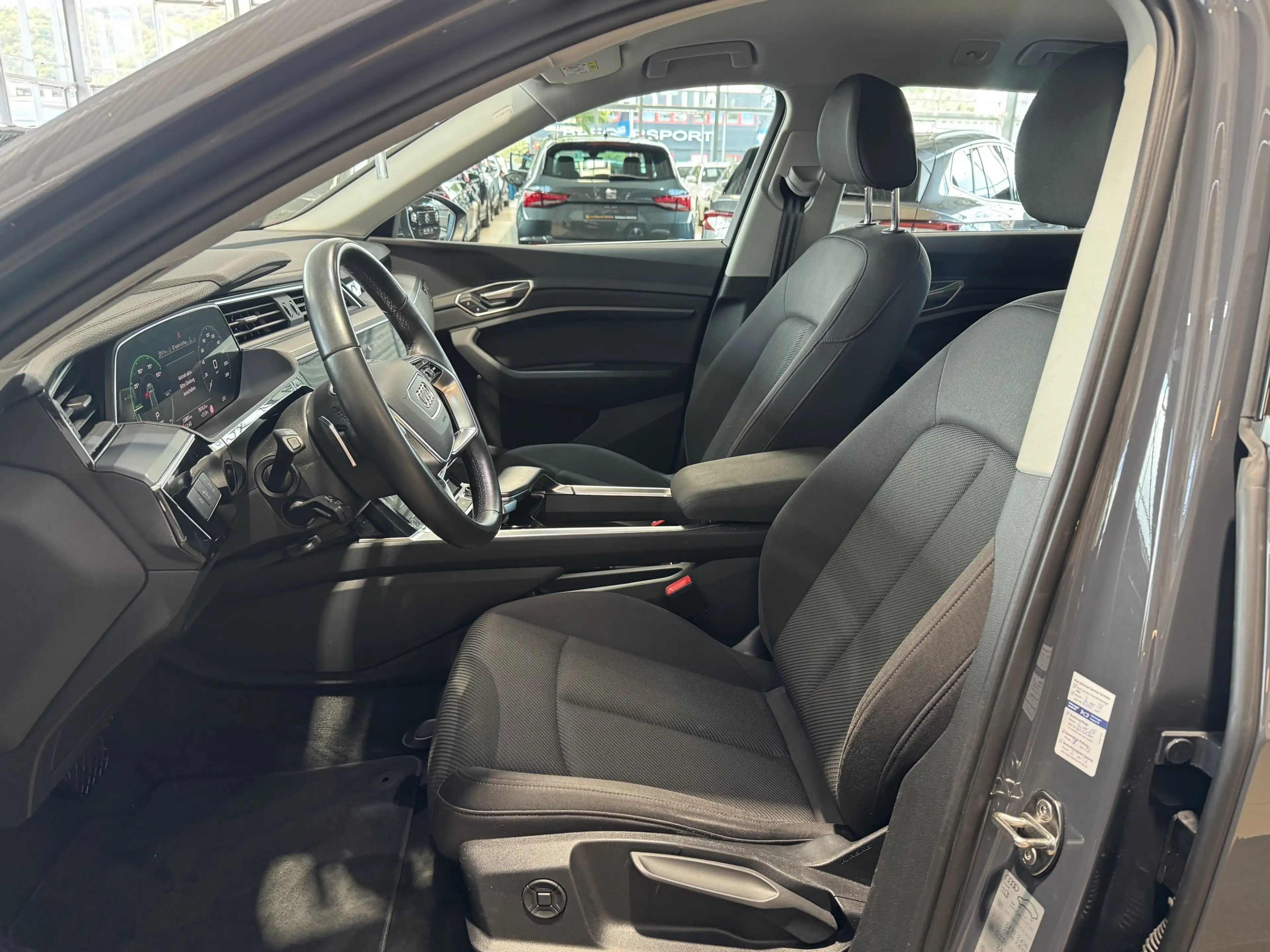 Audi Q8 e-tron 50 Quattro Advanced R.Cam Navi AHK SHZ — photo 15