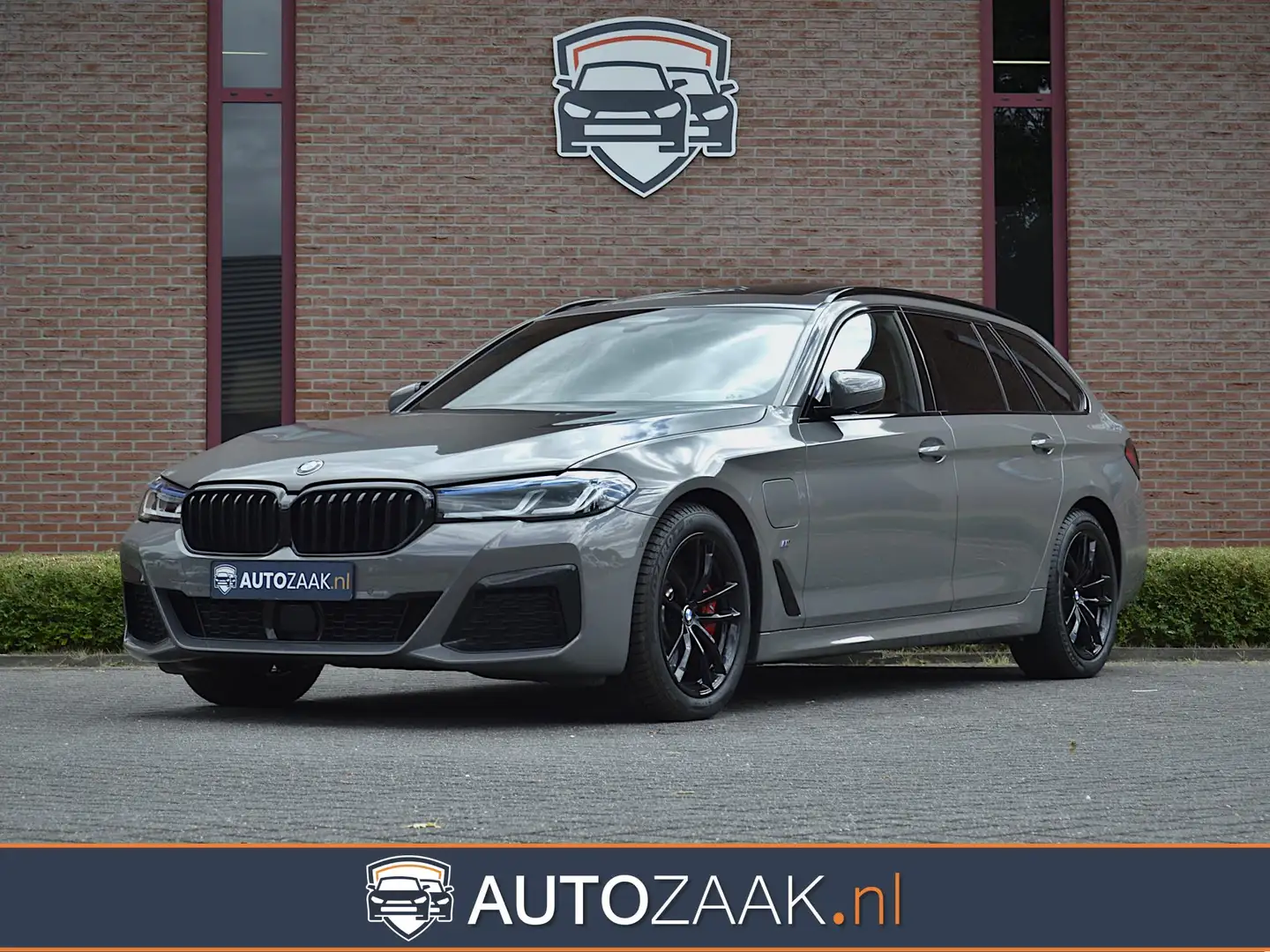 BMW 530 5-serie Touring 530e M Sport | Dr.Ass.Plus | Pano Grijs - 1