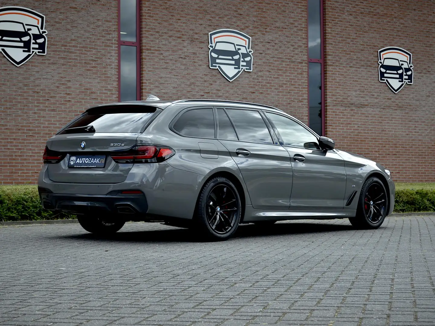 BMW 530 5-serie Touring 530e M Sport | Dr.Ass.Plus | Pano Grijs - 2