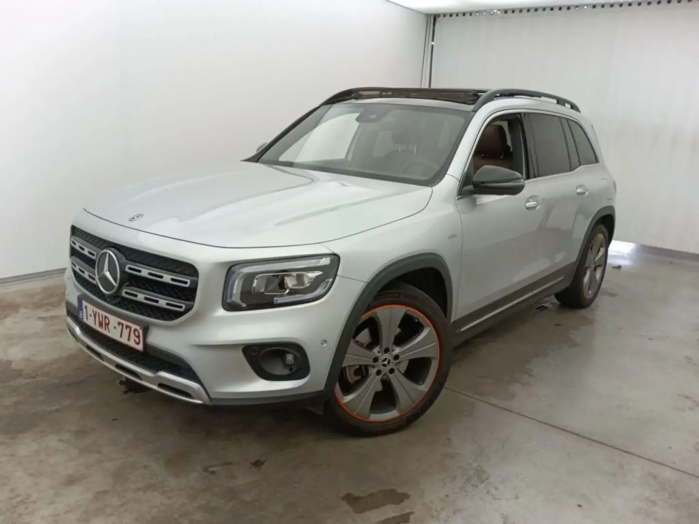 Mercedes-Benz GLB 200 d Edition 8GTRONIC PANO-CUIR-LED-CAMERA-NAVI-20" Argent - 2