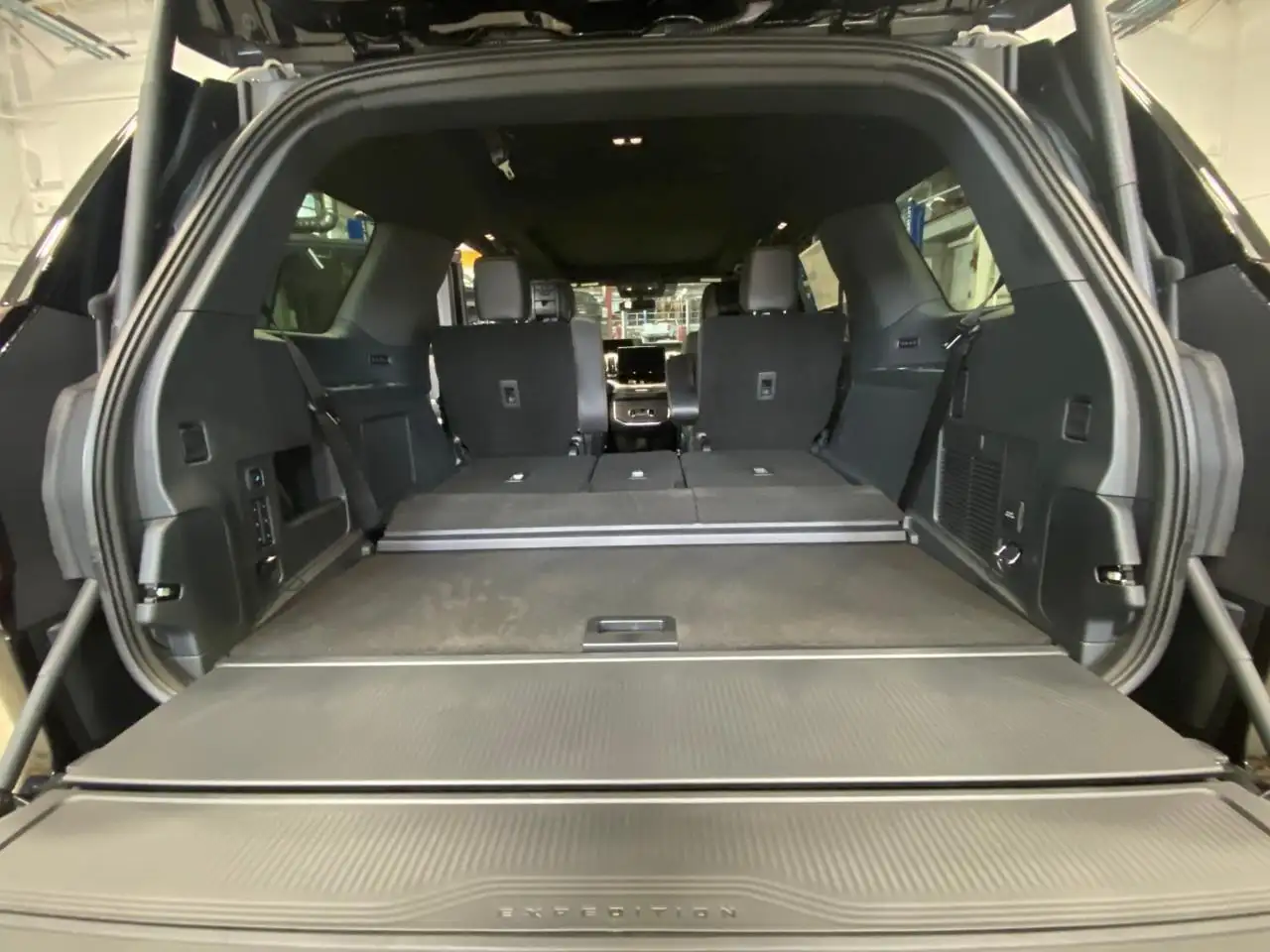Ford Expedition снимка Ford Expedition