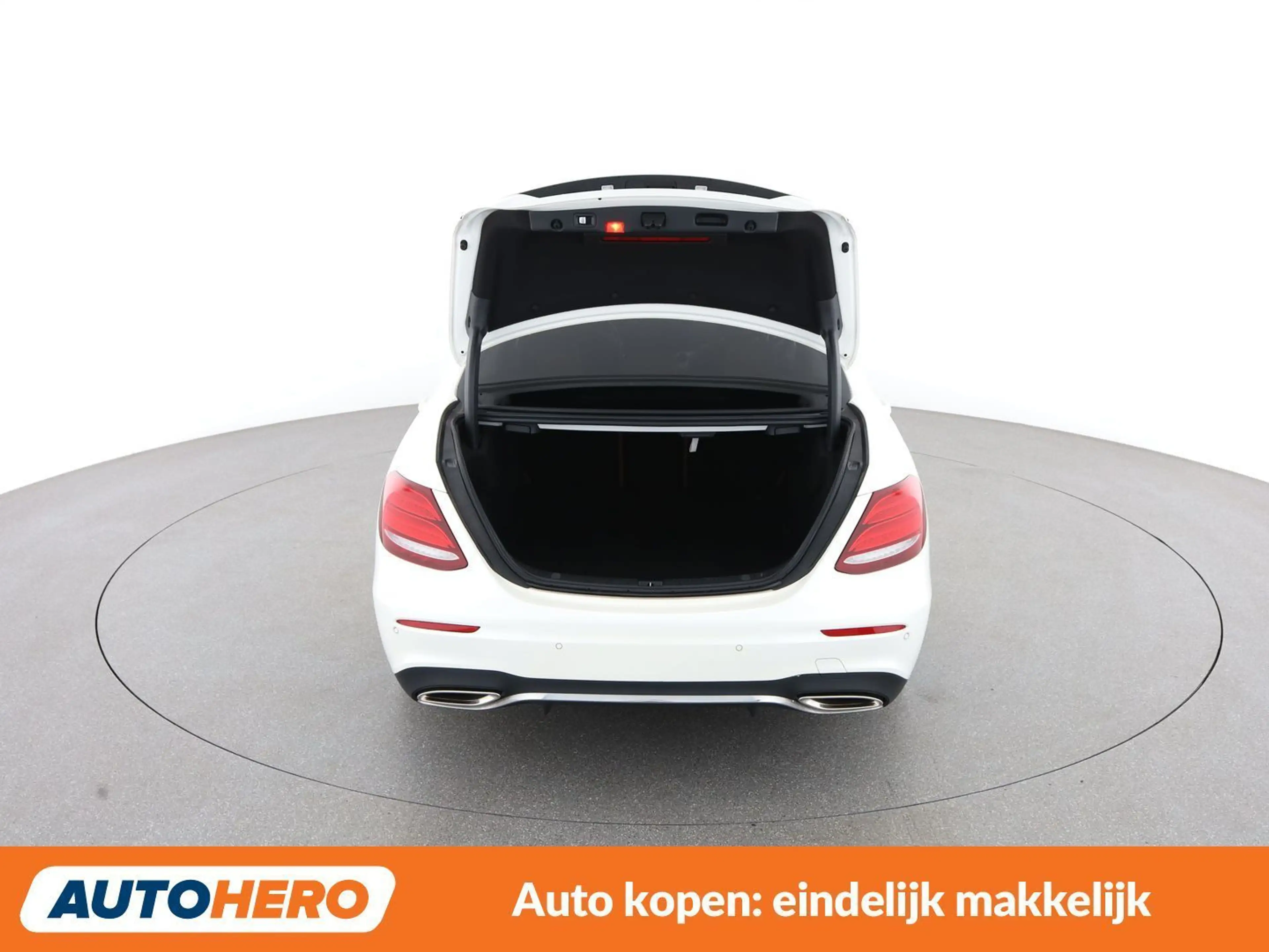 Mercedes-Benz E 250 E 250 AMG Line — photo 16