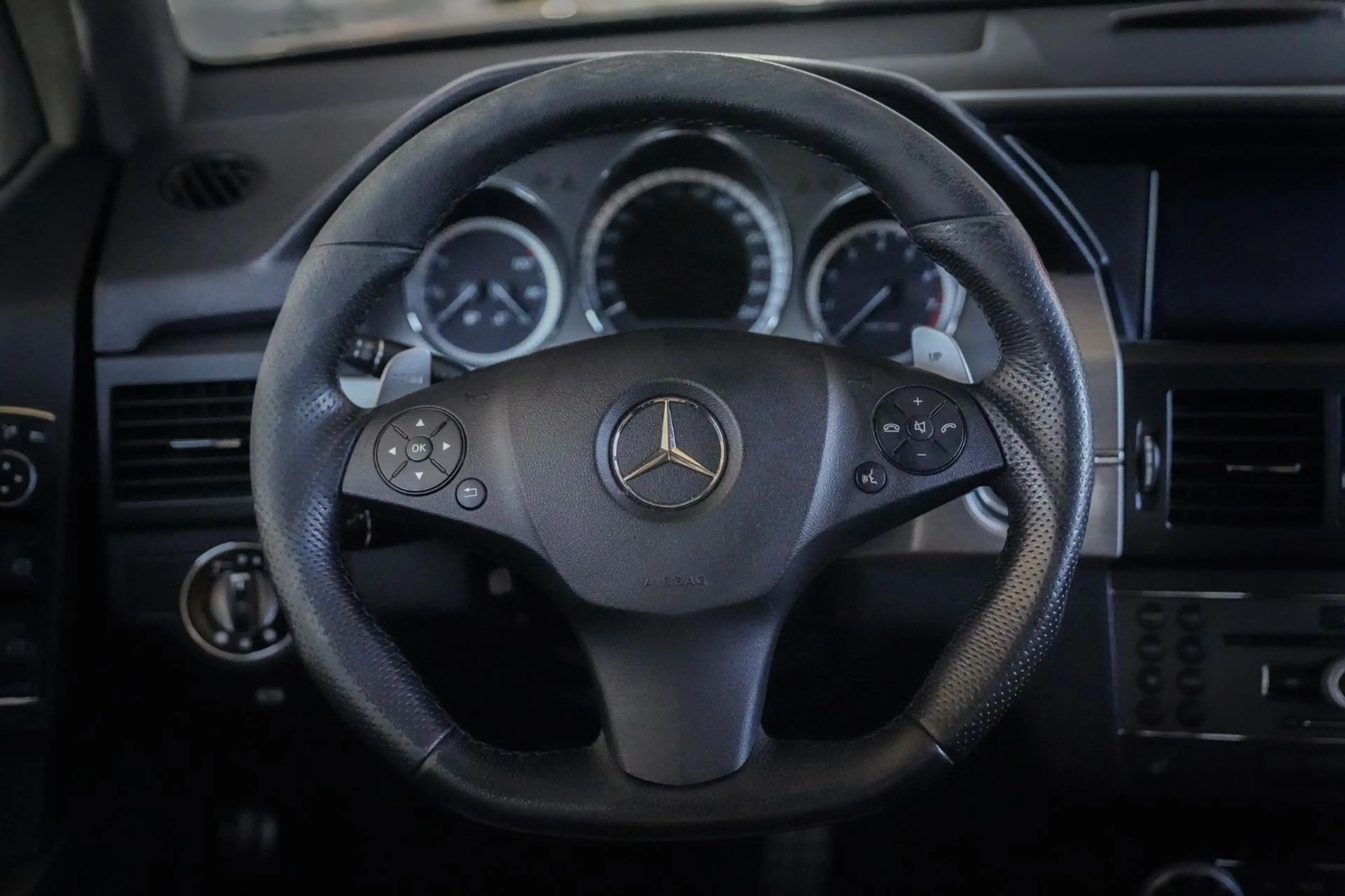 Mercedes-Benz GLK 350 Edition 1 *Temp./SHZ/Klimaaut./AHK* — photo 2