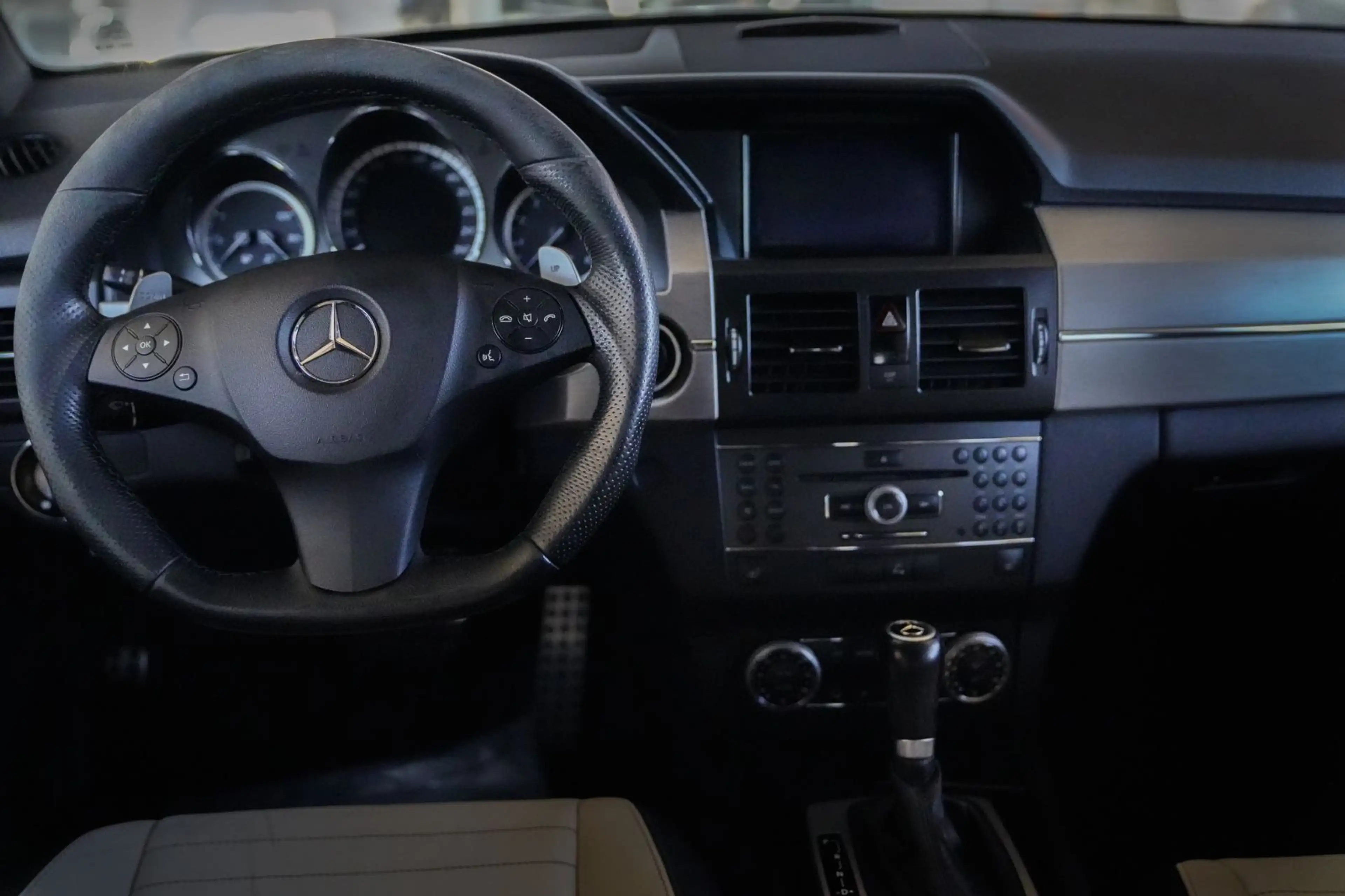 Mercedes-Benz GLK 350 Edition 1 *Temp./SHZ/Klimaaut./AHK* — photo 4