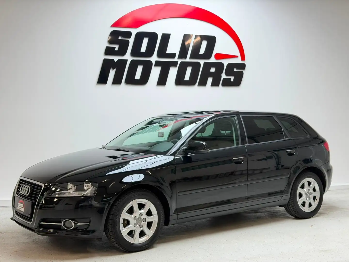 Audi A3 1.2 TFSI Attraction Schwarz - 1