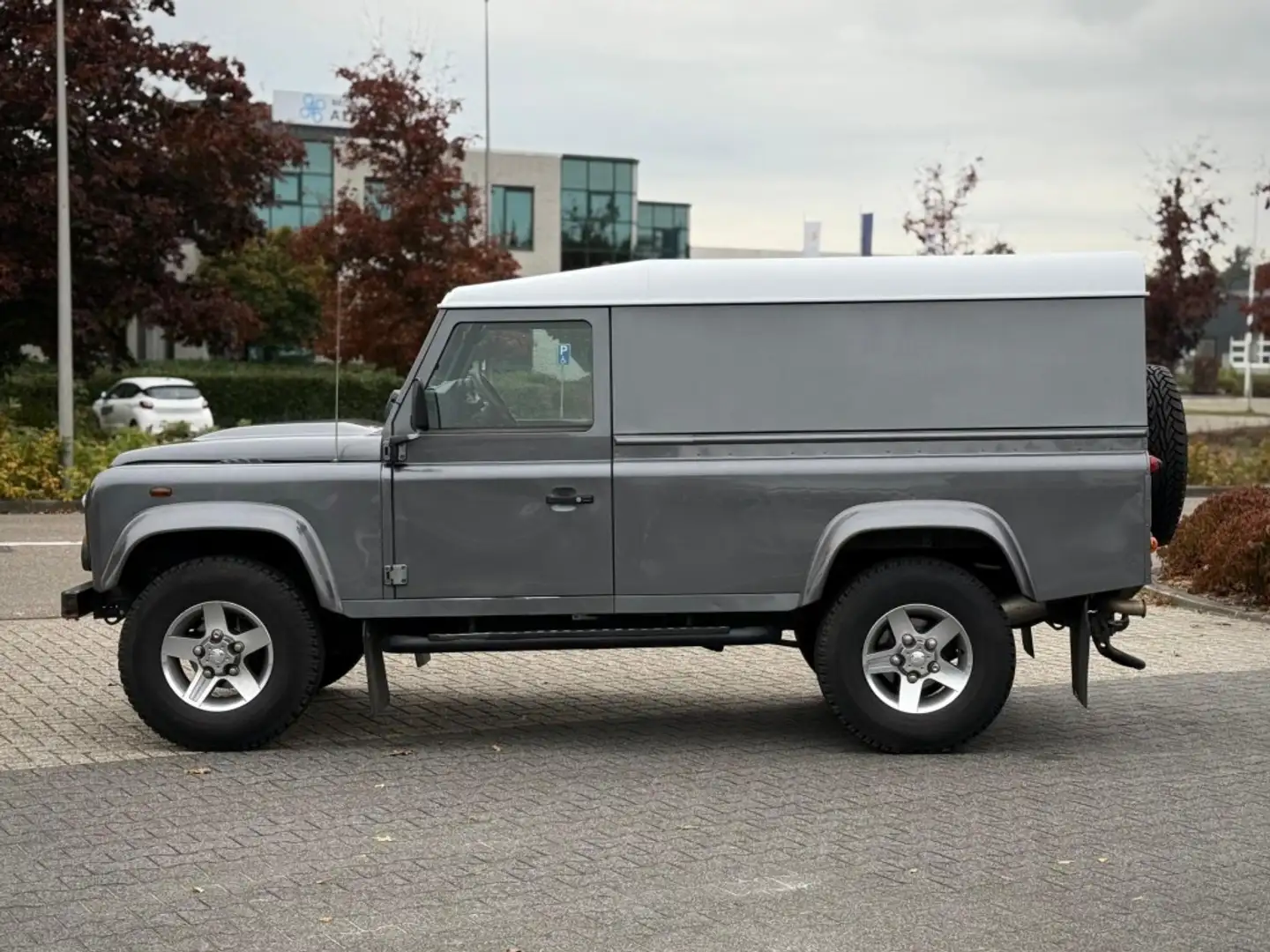 Land Rover Defender 2.2 TD4 PANEL VAN 163.000 KM 1e EIGENAAR SVX-WIELE Grijs - 2