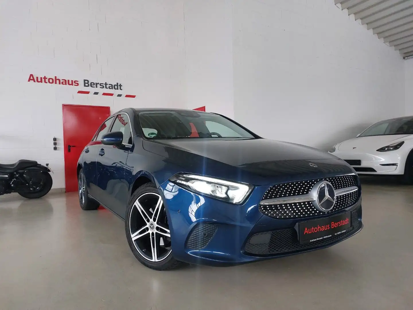 Mercedes-Benz A 200 d MBUX*NAVI*KAMERA*LED*LEDER*PDC*18ZOLL Синий - 1