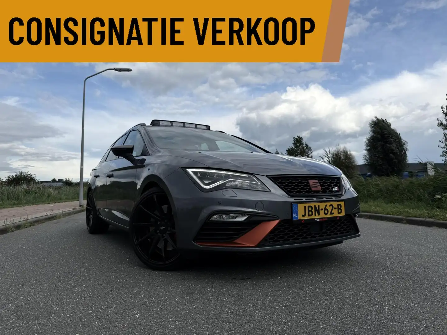 SEAT Leon ST Cupra 300 4DRIVE DSG VOL OPTIE PANO LANE ACC Grijs - 1
