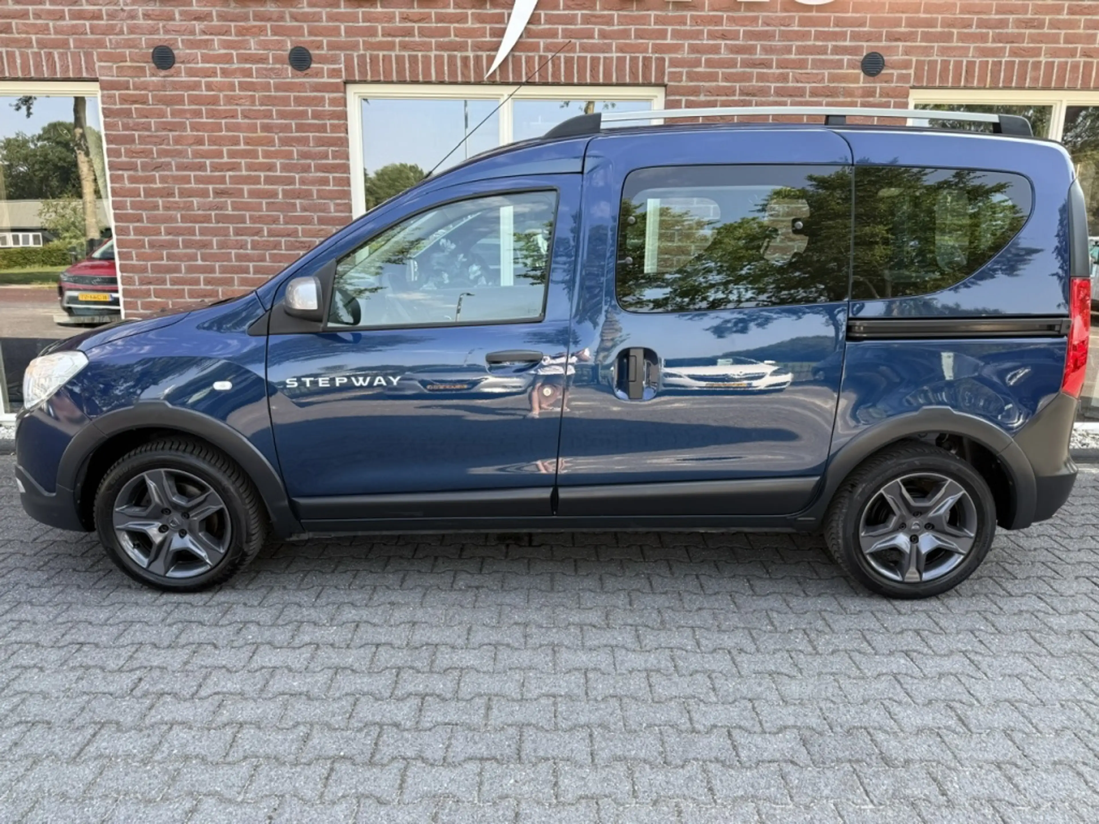 Dacia Dokker 1.2 TCe S&S Ambiance NIEUWE APK / RIJDT GOED / AIR — photo 2