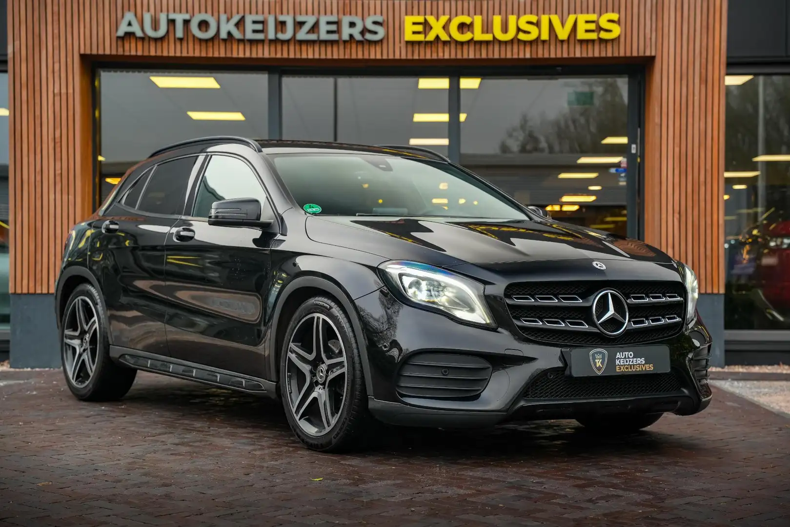 Mercedes-Benz GLA 180 GLA Night pakket Automaat Zwart - 1