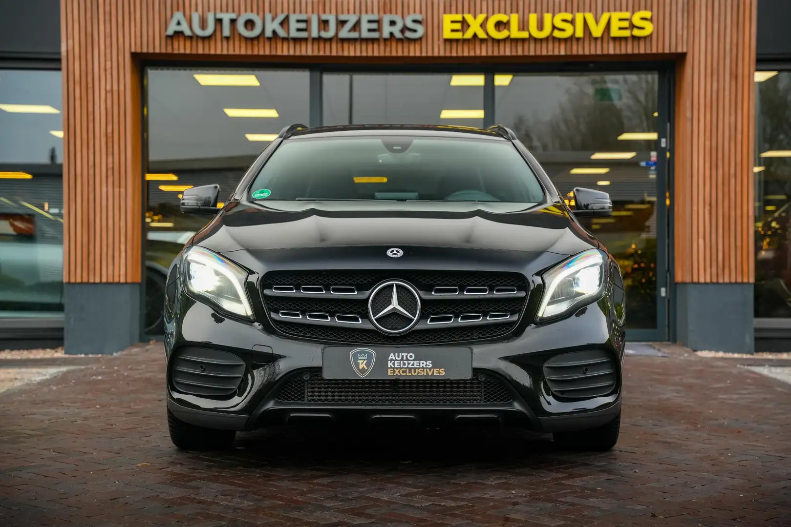 Mercedes-Benz GLA 180 GLA Night pakket Automaat Zwart - 2