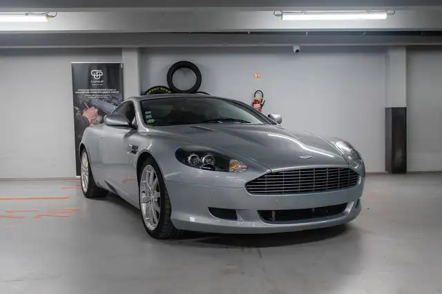 Aston Martin coupé V12 BVA 450ch