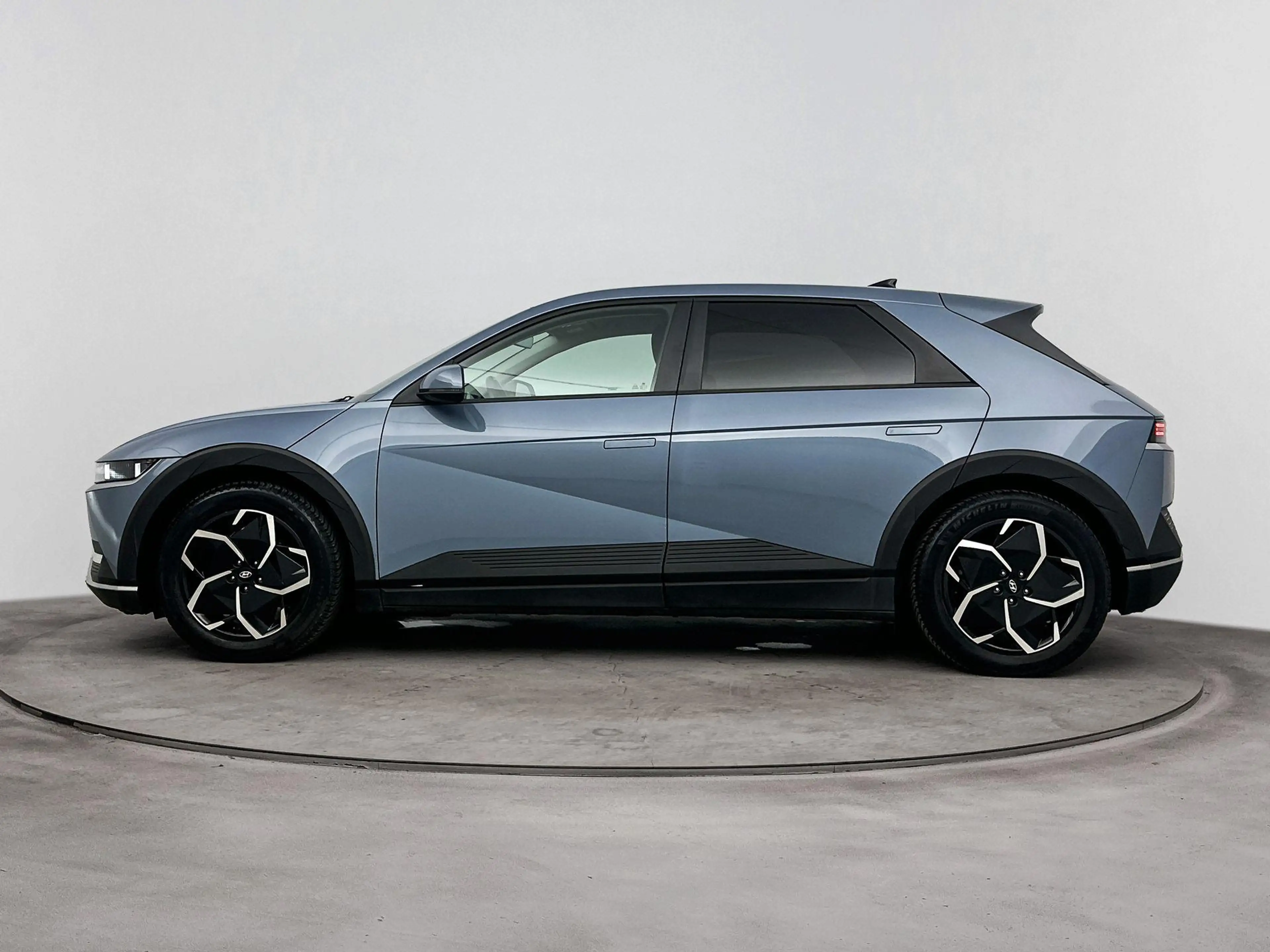 Hyundai IONIQ 5 Connect+ 73kWh | SoH 96% | 800V | All Season | Tre — photo 3