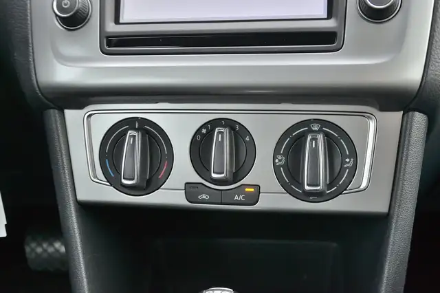 Volkswagen Polo view 16