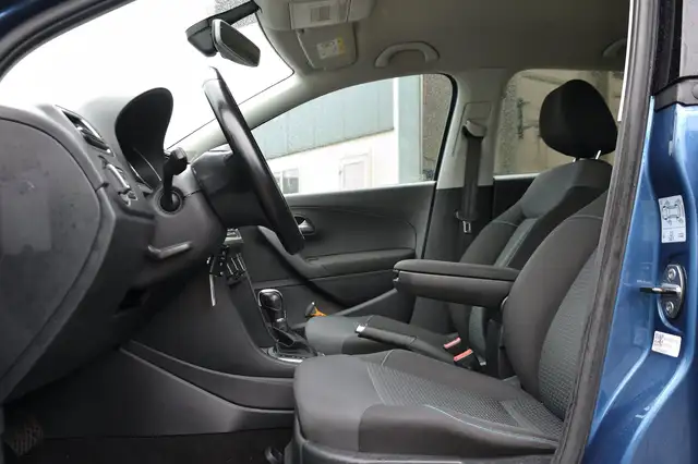 Volkswagen Polo view 8