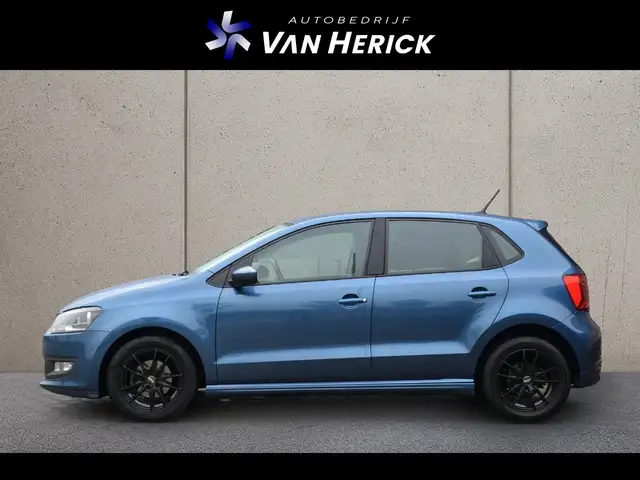 Volkswagen Polo view 2