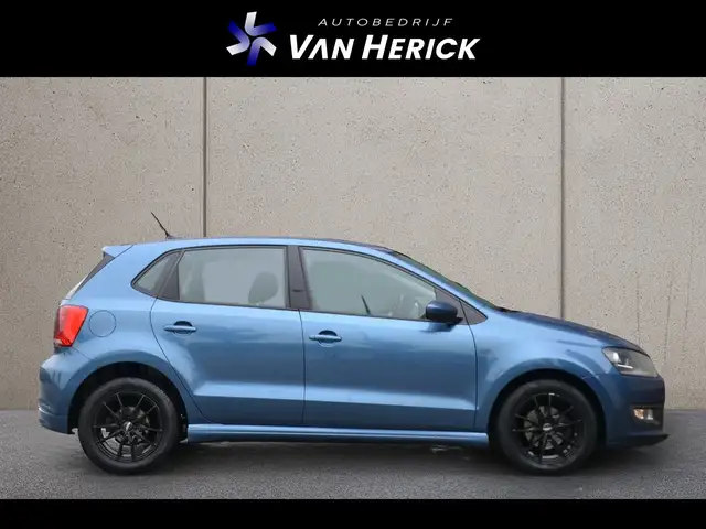 Volkswagen Polo view 3